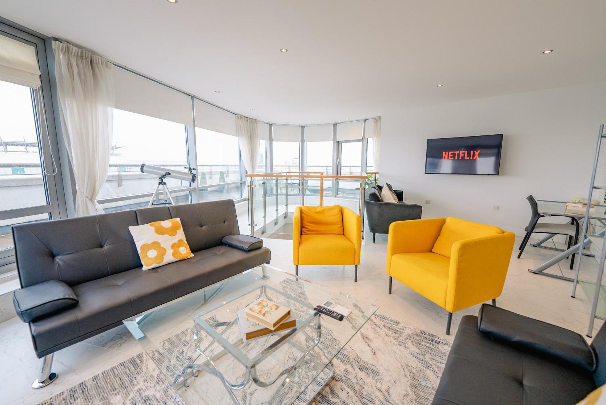 Luxurious Penthouse With Panoramic Views & Free Parking In Centre * Cardiff