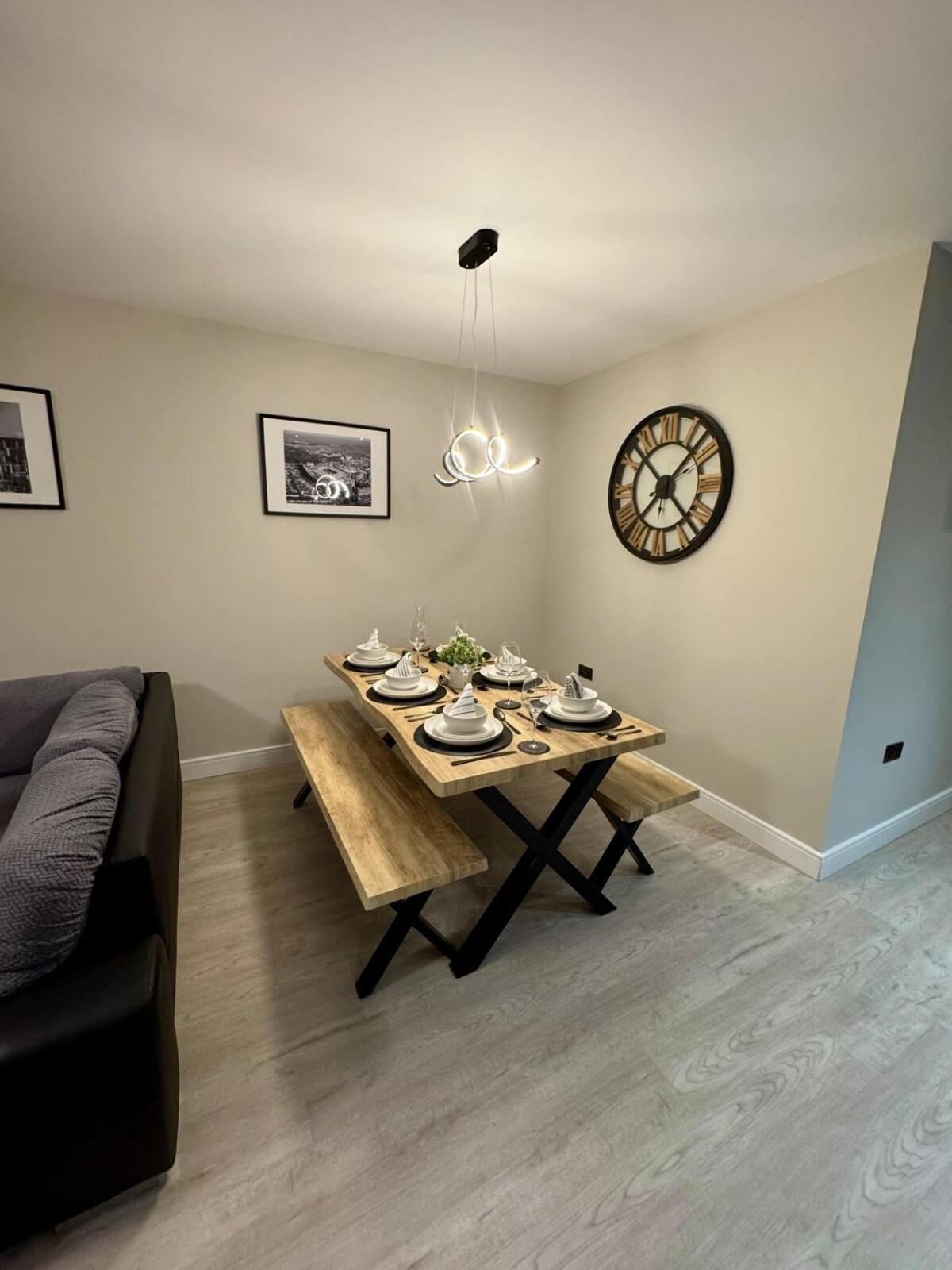 267 Stylish 2 Bed Centre Free Parking Apartment