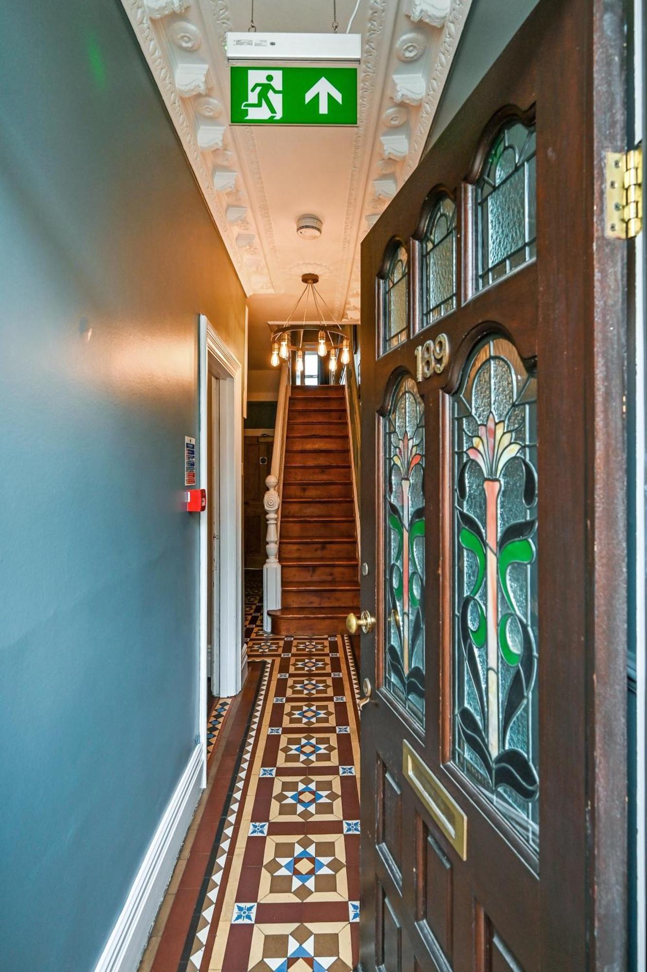 Beautiful Townhouse, Great Location - Pet Friendly *