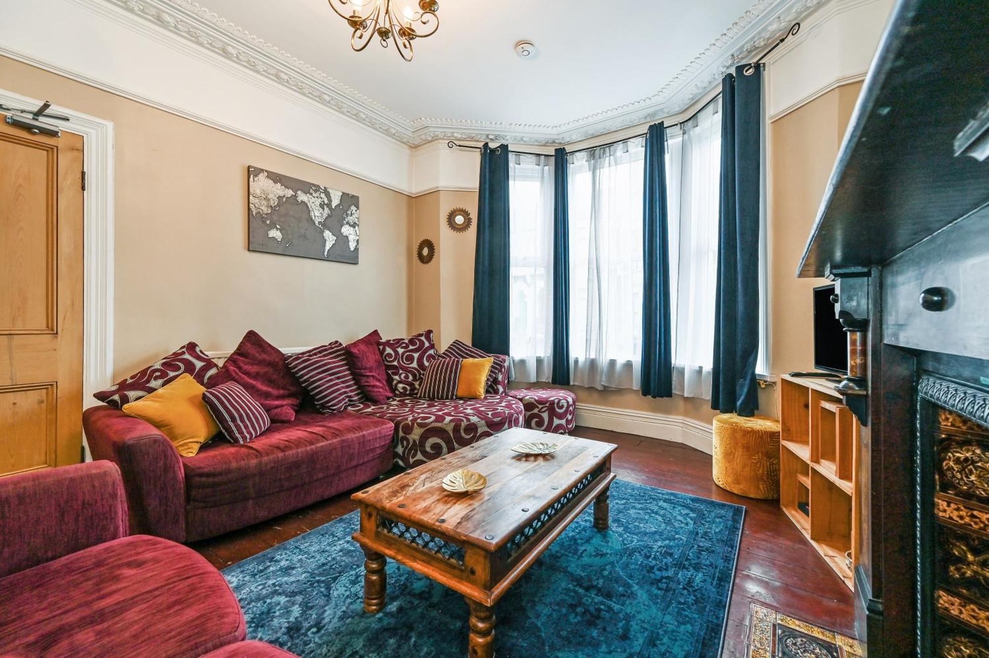 Beautiful Townhouse, Great Location - Pet Friendly Holiday home Cardiff