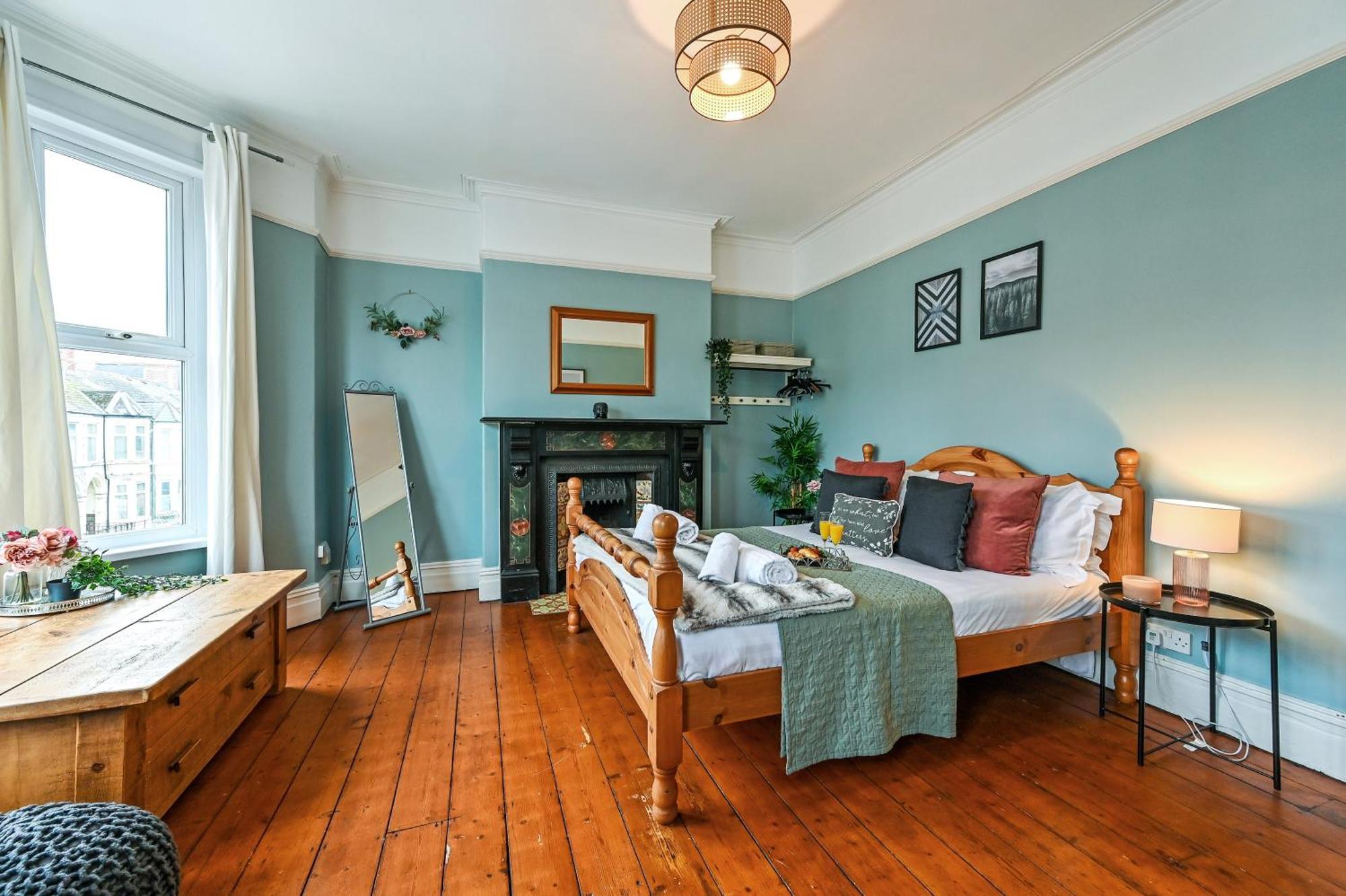 Beautiful Townhouse, Great Location - Pet Friendly