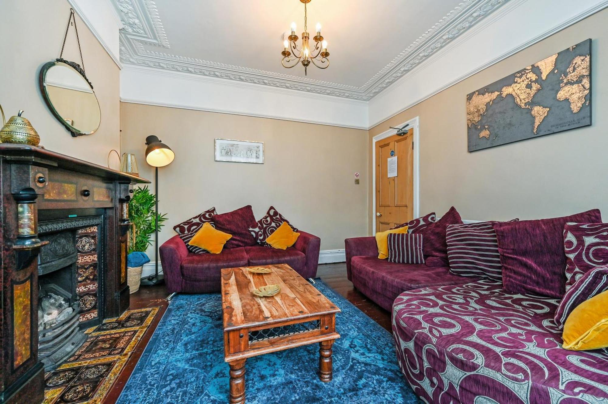 Beautiful Townhouse, Great Location - Pet Friendly *