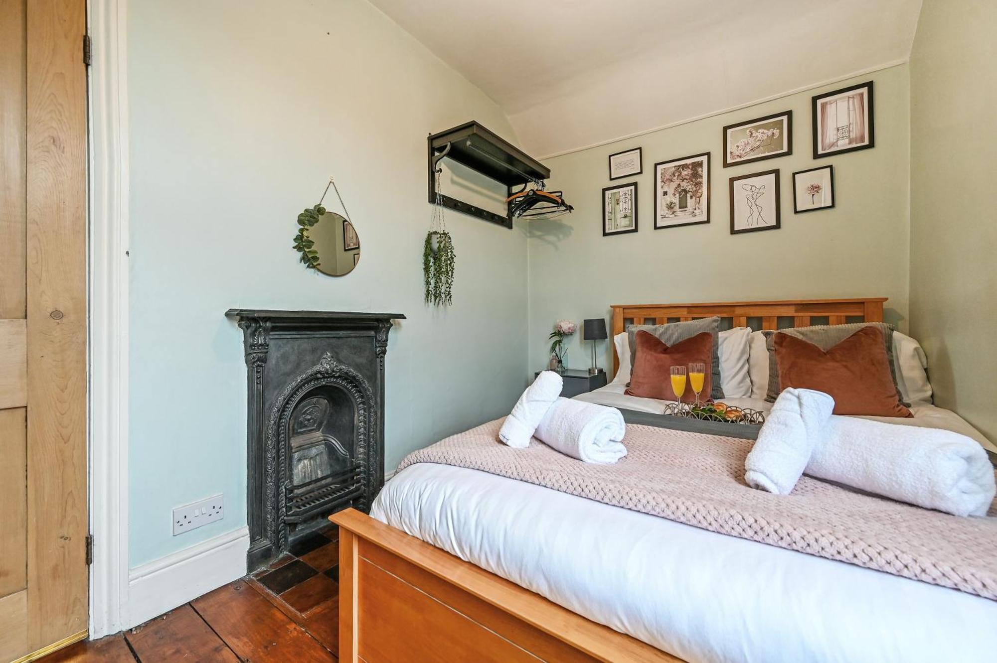 Beautiful Townhouse, Great Location - Pet Friendly * Cardiff
