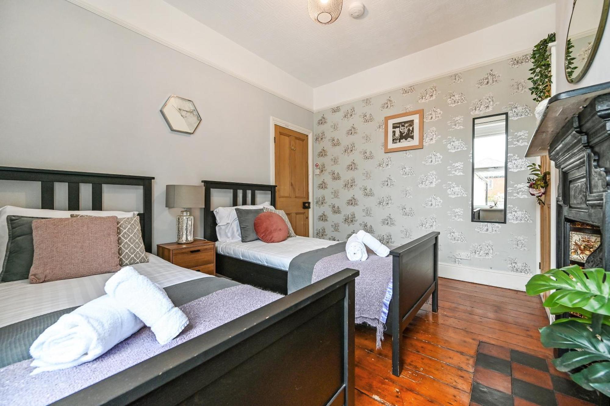 Beautiful Townhouse, Great Location - Pet Friendly Holiday home *