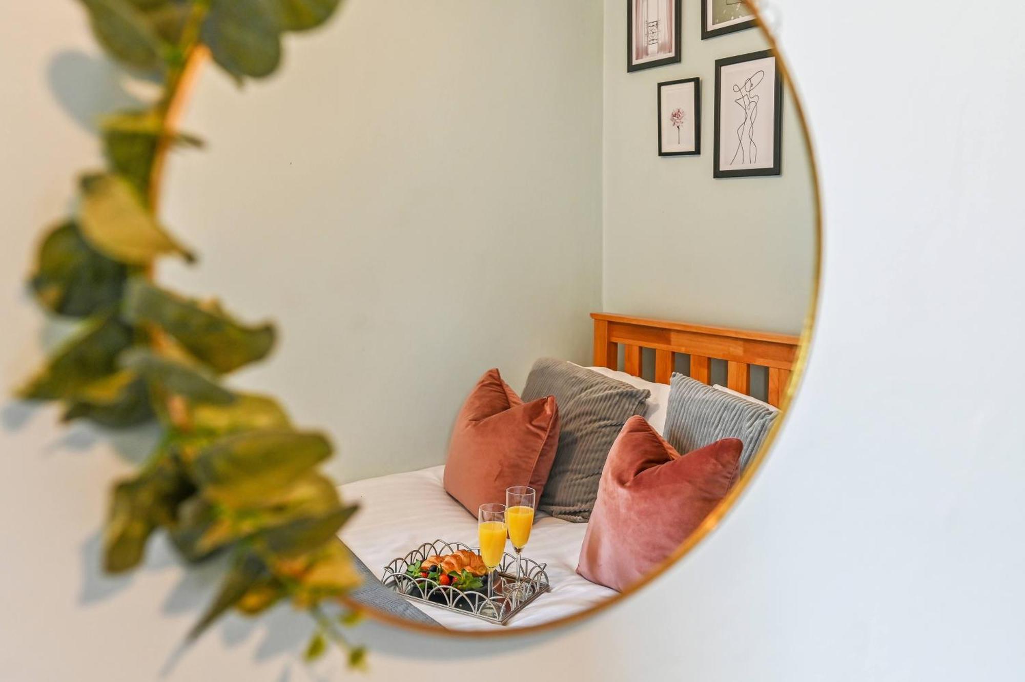 Beautiful Townhouse, Great Location - Pet Friendly