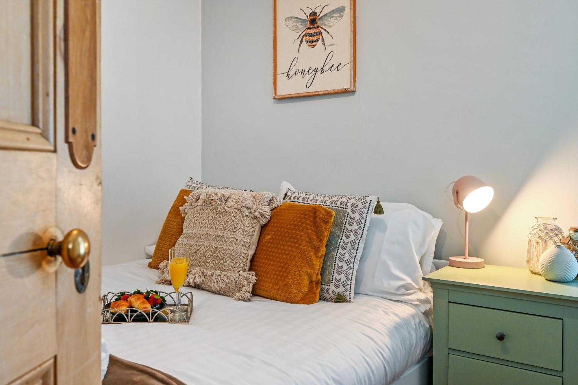 Beautiful Townhouse, Great Location - Pet Friendly Holiday home *