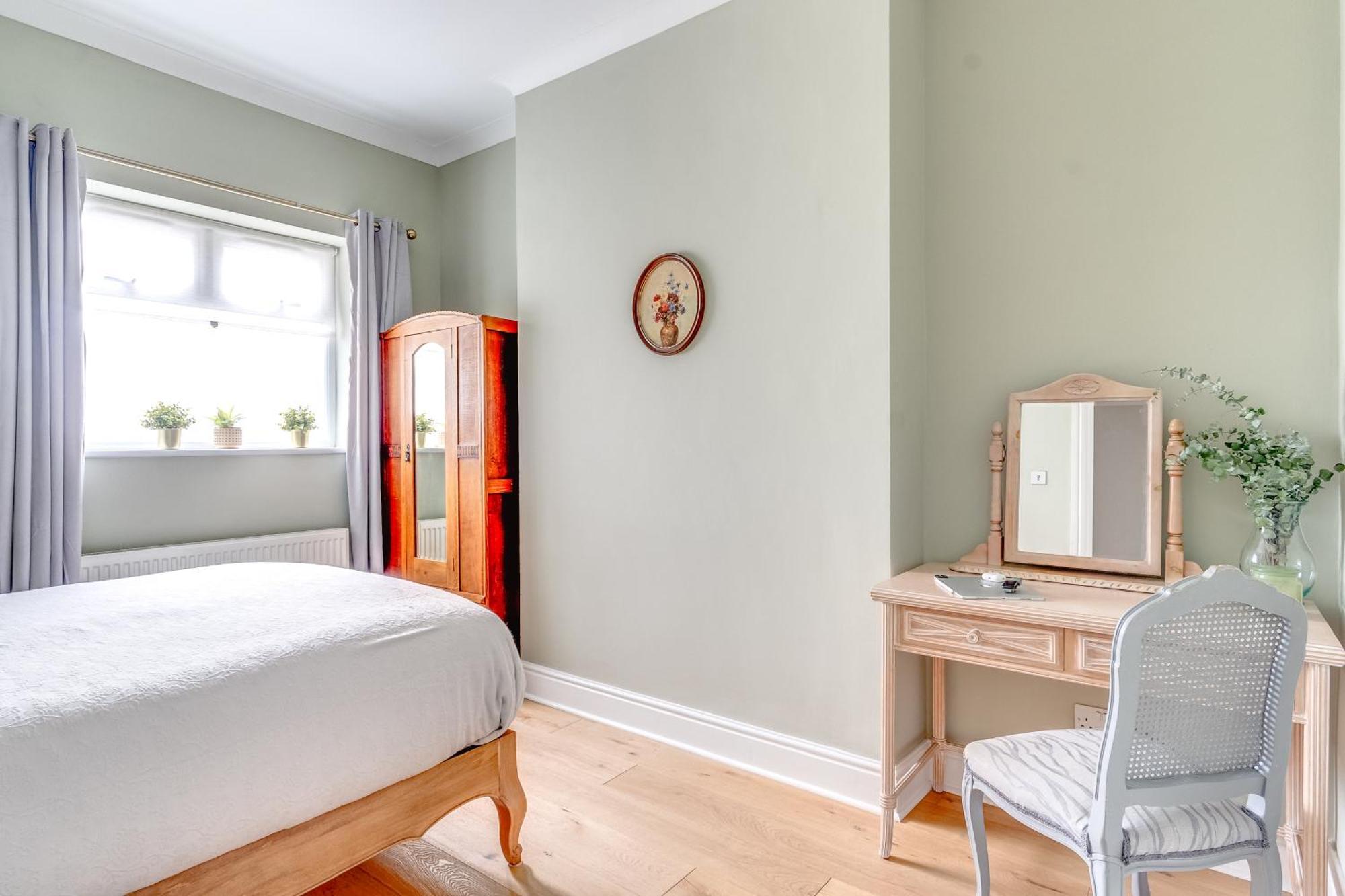 The Pontcanna Sapphire 2-bed Haven Apartment Cardiff