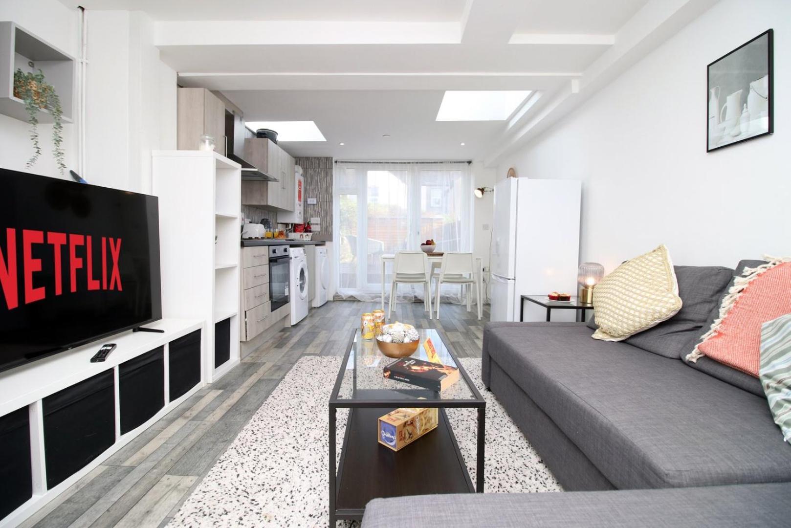 Getaway | Center | Free Parking Apartment