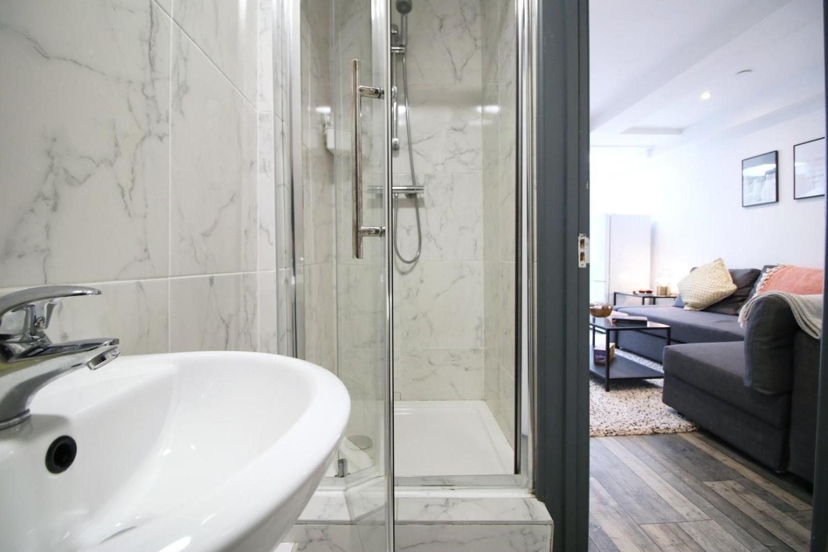 Getaway | Center | Free Parking Cardiff