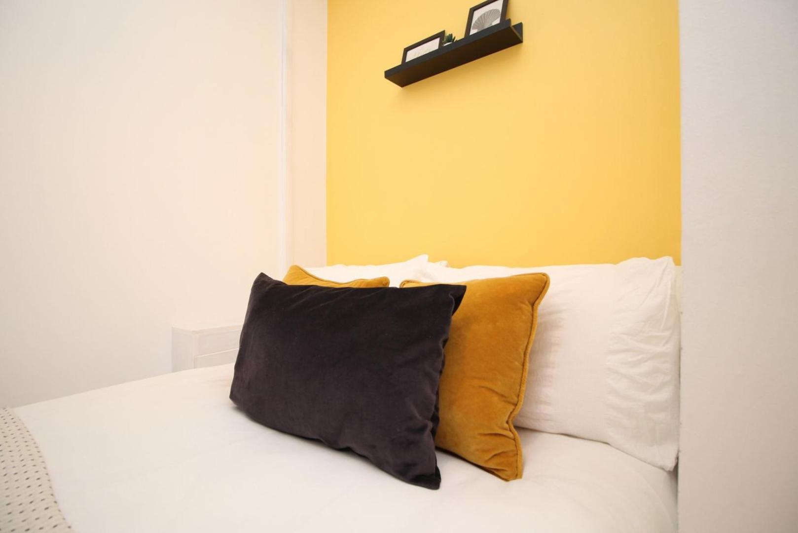 Apartment Getaway | Center | Free Parking *