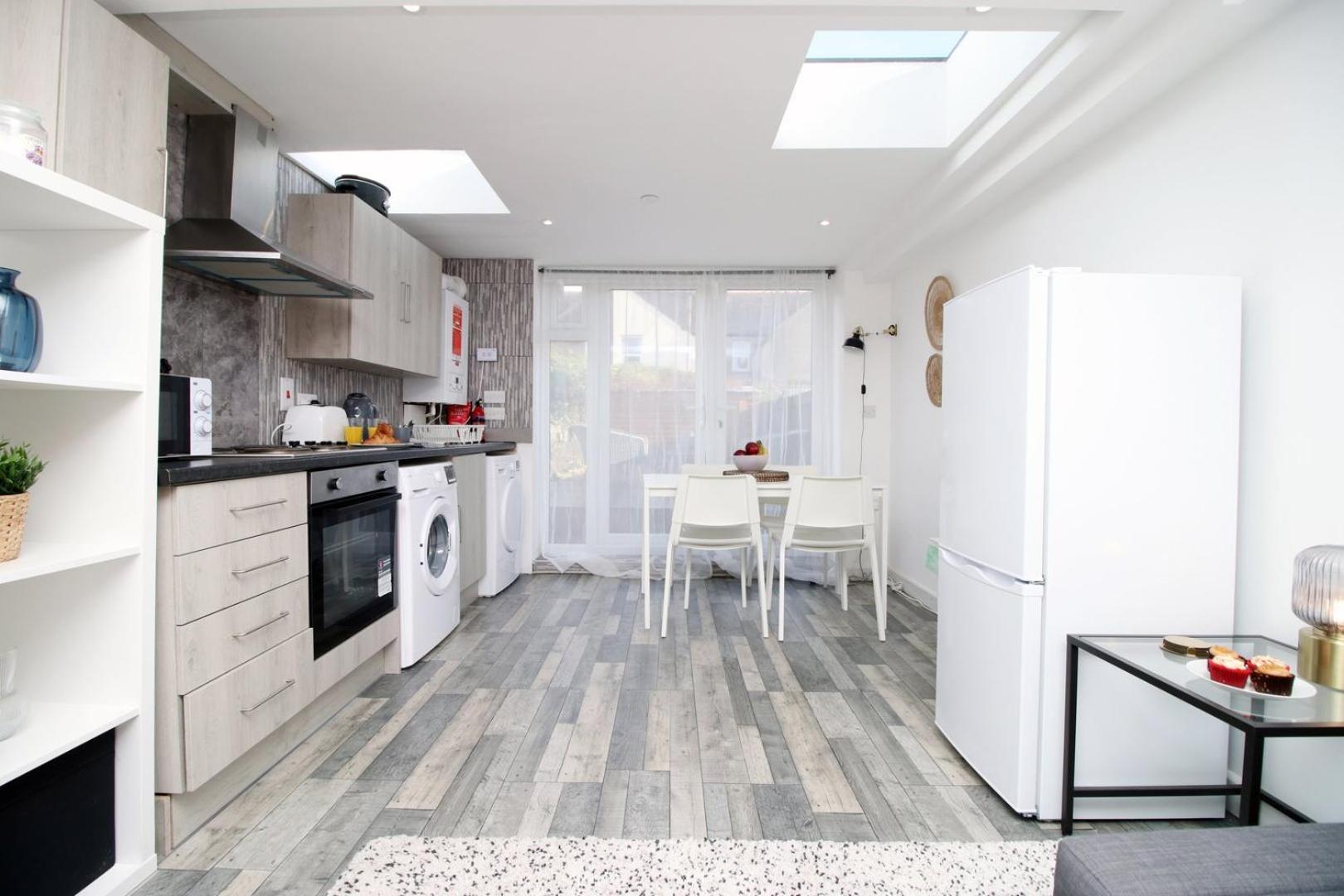 Getaway | Center | Free Parking Apartment