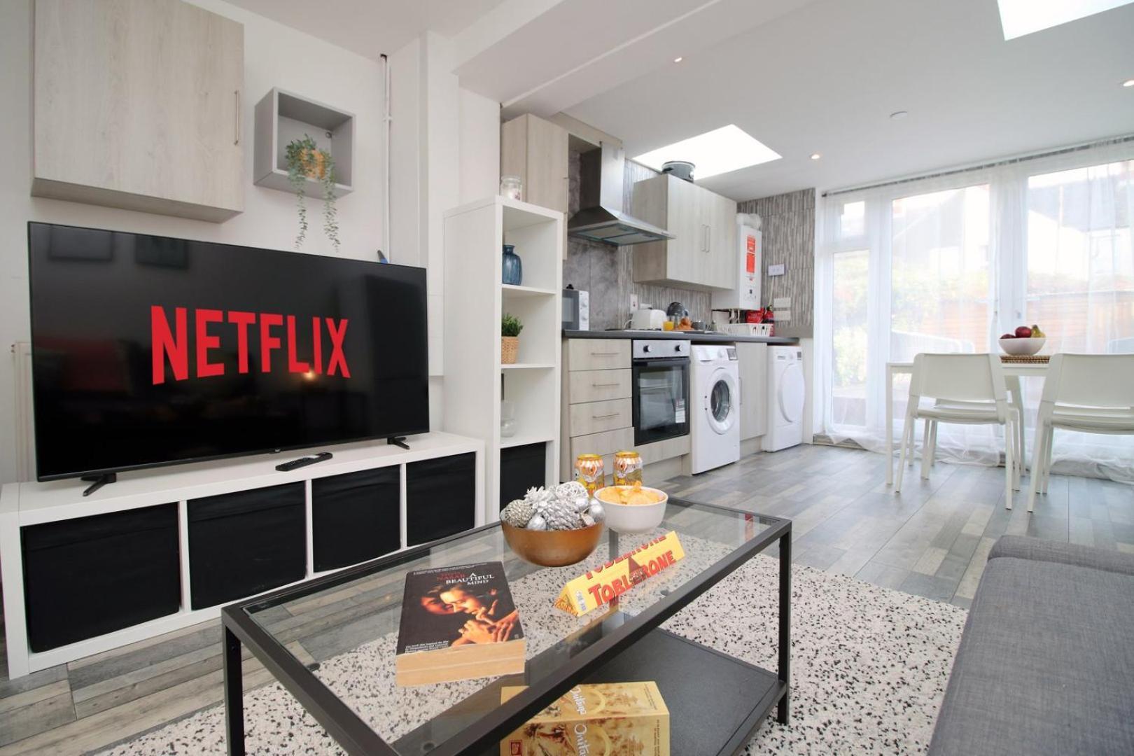 Apartment Getaway | Center | Free Parking Cardiff