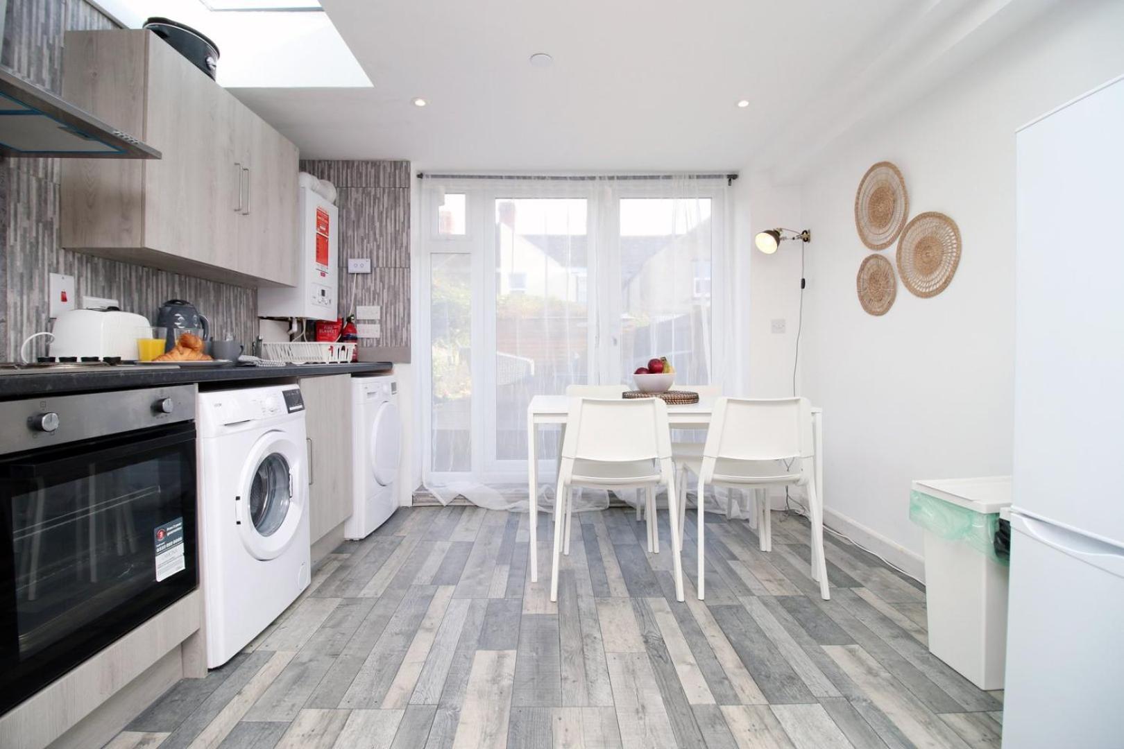 Getaway | Center | Free Parking * Cardiff