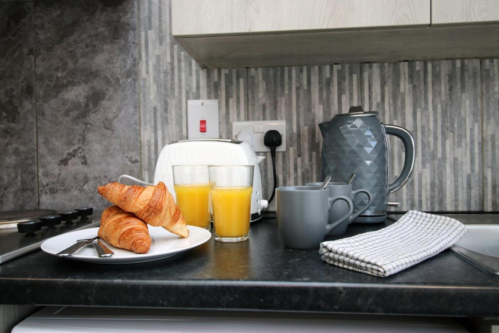 Getaway | Center | Free Parking Apartment