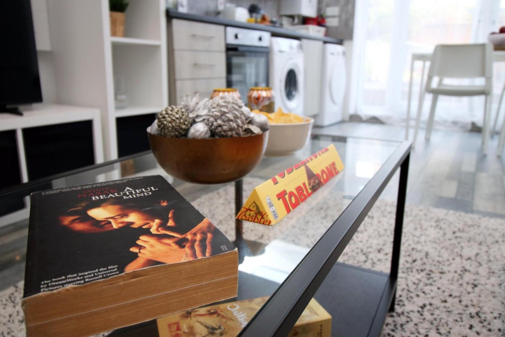 Apartment Getaway | Center | Free Parking Cardiff