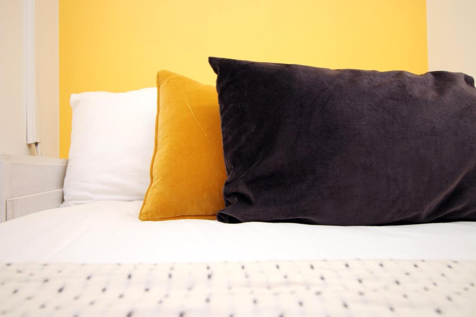 Apartment Getaway | Center | Free Parking Cardiff