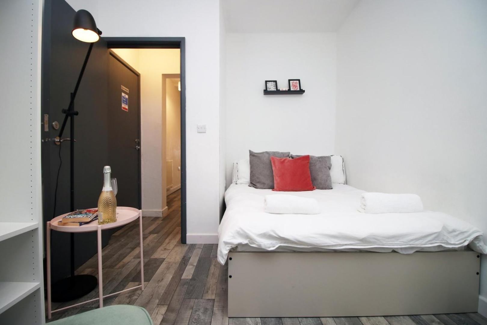 Getaway | Center | Free Parking Apartment *