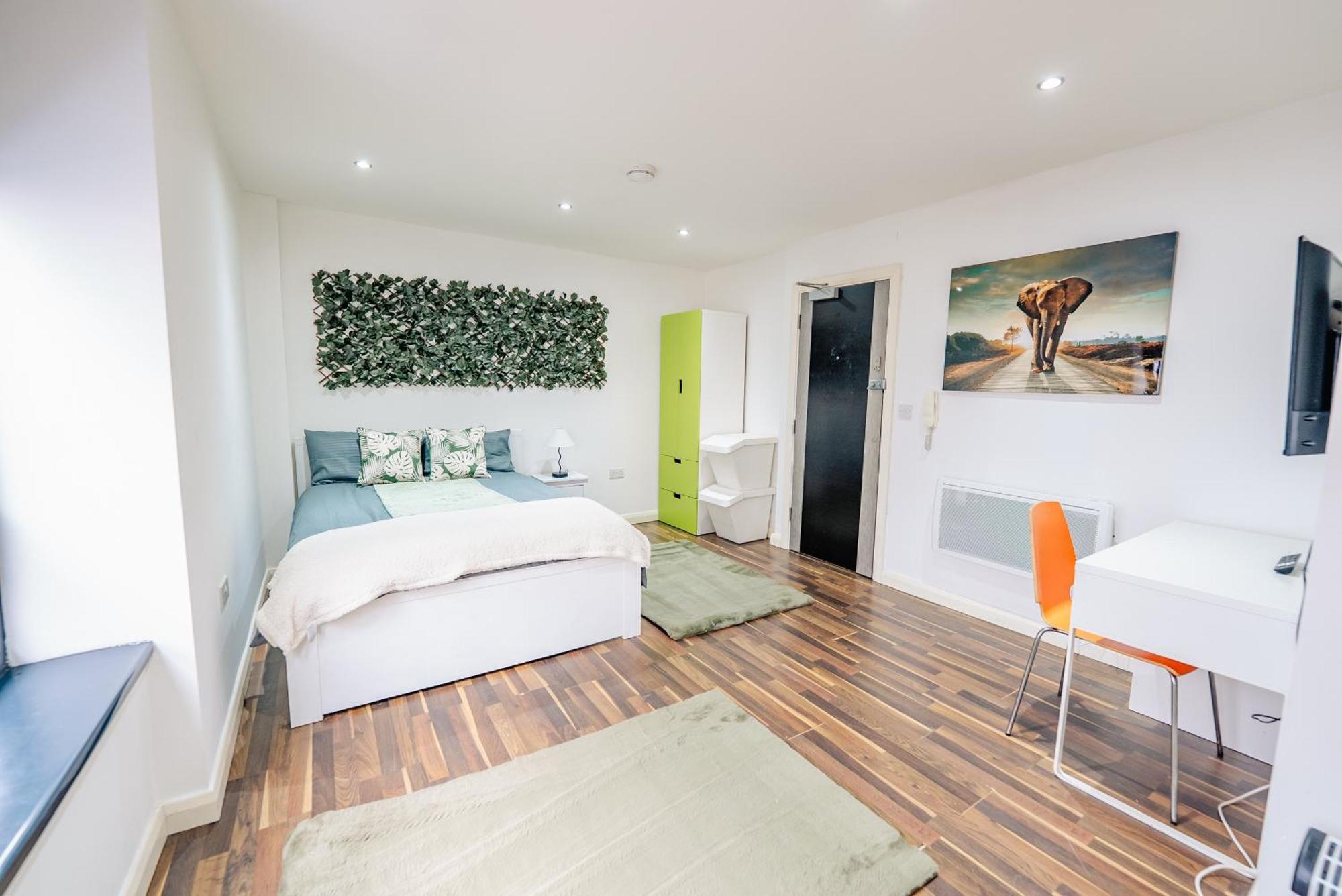 Apartment Spacious Stylish With Street View *