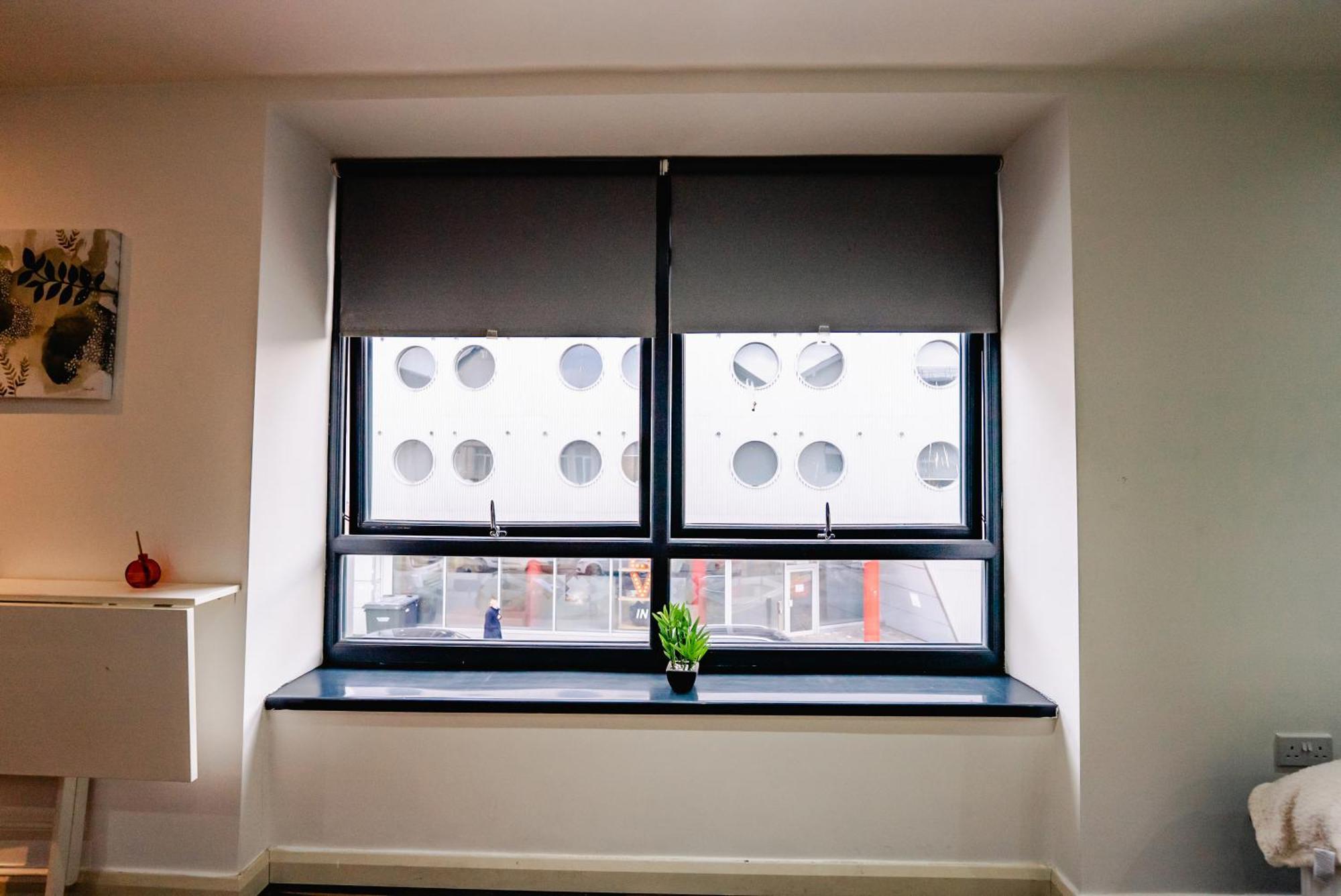 Apartment Spacious Stylish With Street View Cardiff