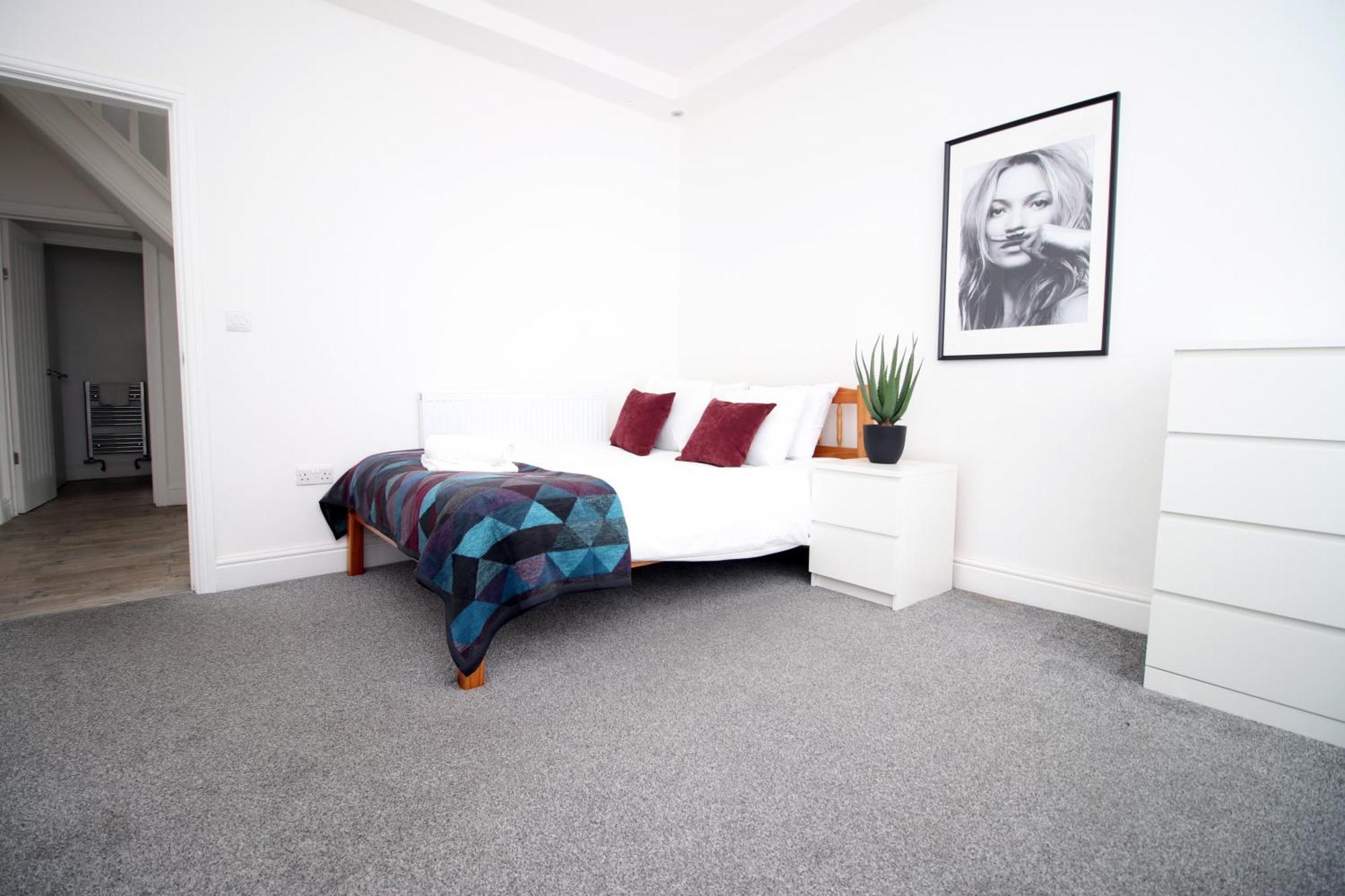 Royal Oak House By Ty Sa - 5 Bedroom House Guest house *