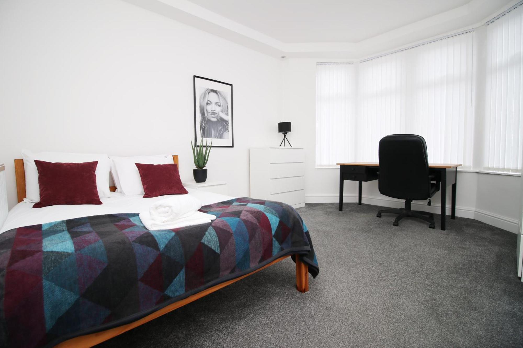 Guest house Royal Oak House By Ty Sa - 5 Bedroom House *