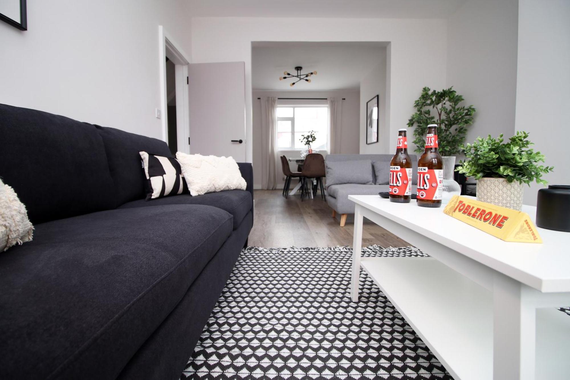 Guest house Large 5 Bedroom House - Harlequin Gardens By Ty Sa Cardiff