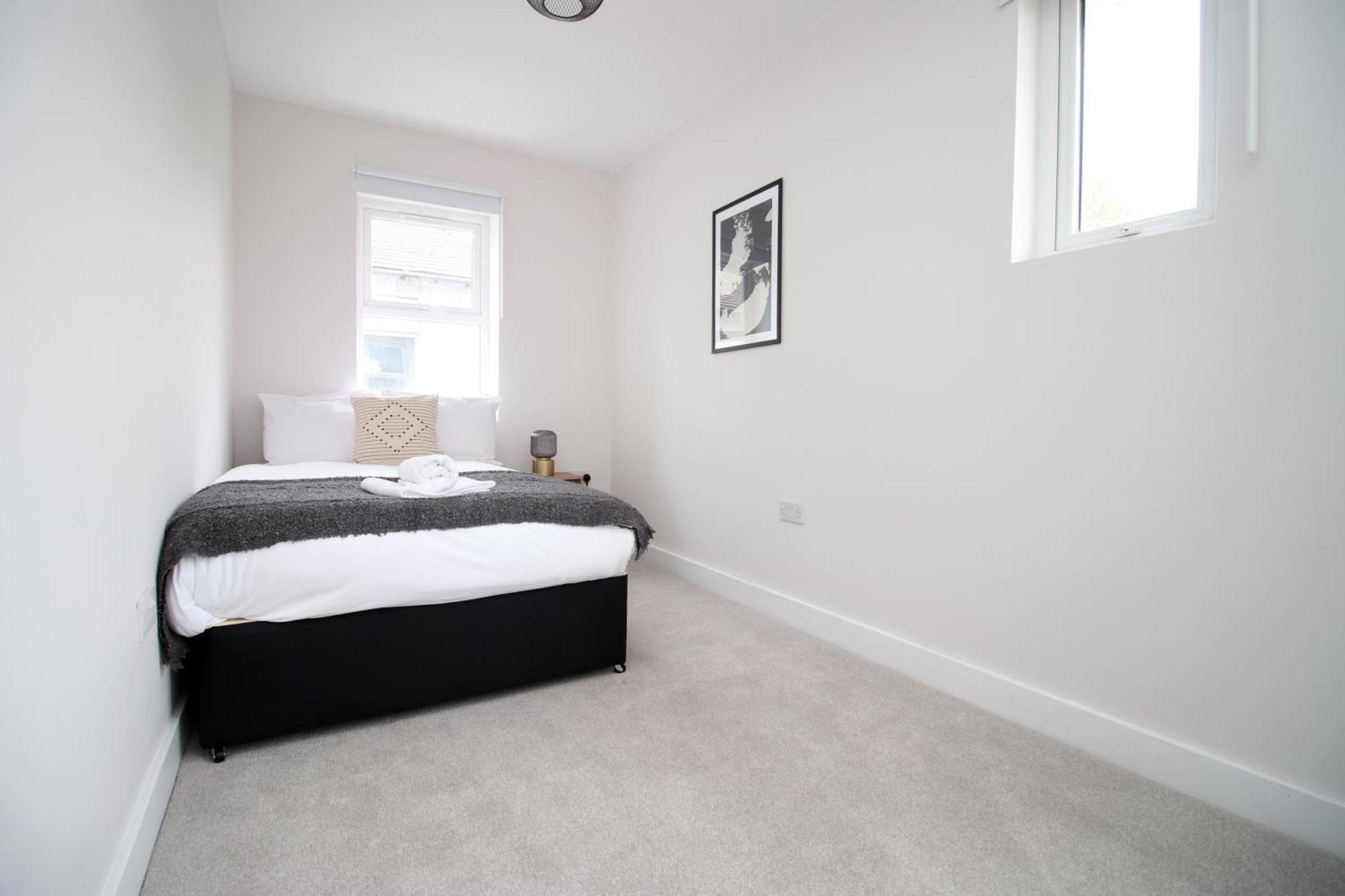 Large 5 Bedroom House - Harlequin Gardens By Ty Sa Cardiff