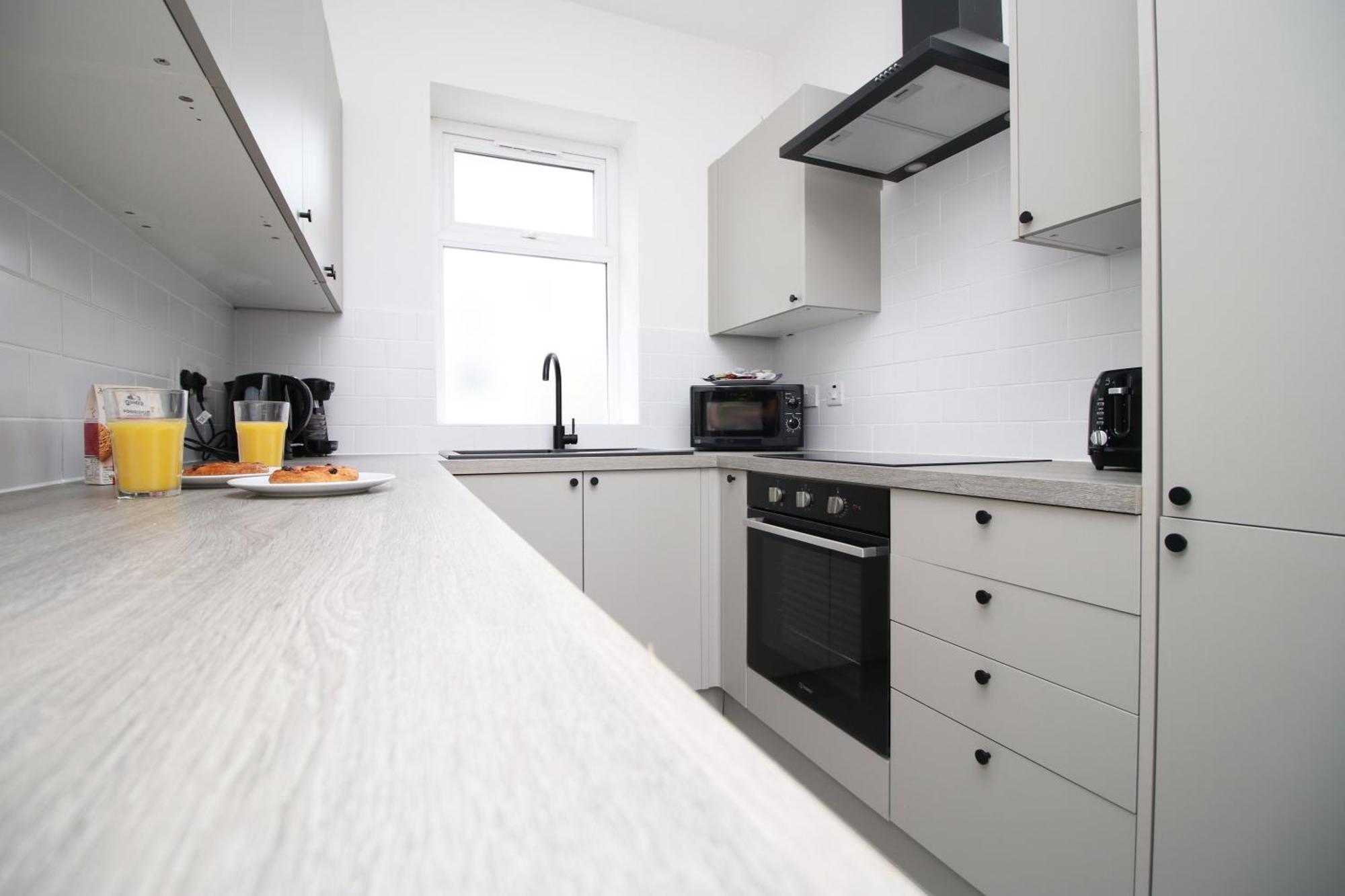 Large 5 Bedroom House - Harlequin Gardens By Ty Sa * Cardiff