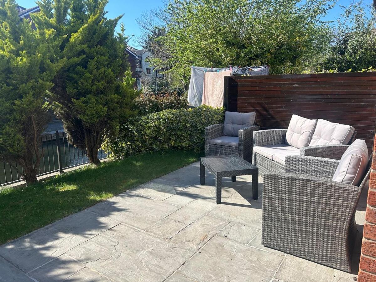 The Canal House Summer Getaway Centre Bay With Parking Holiday home *