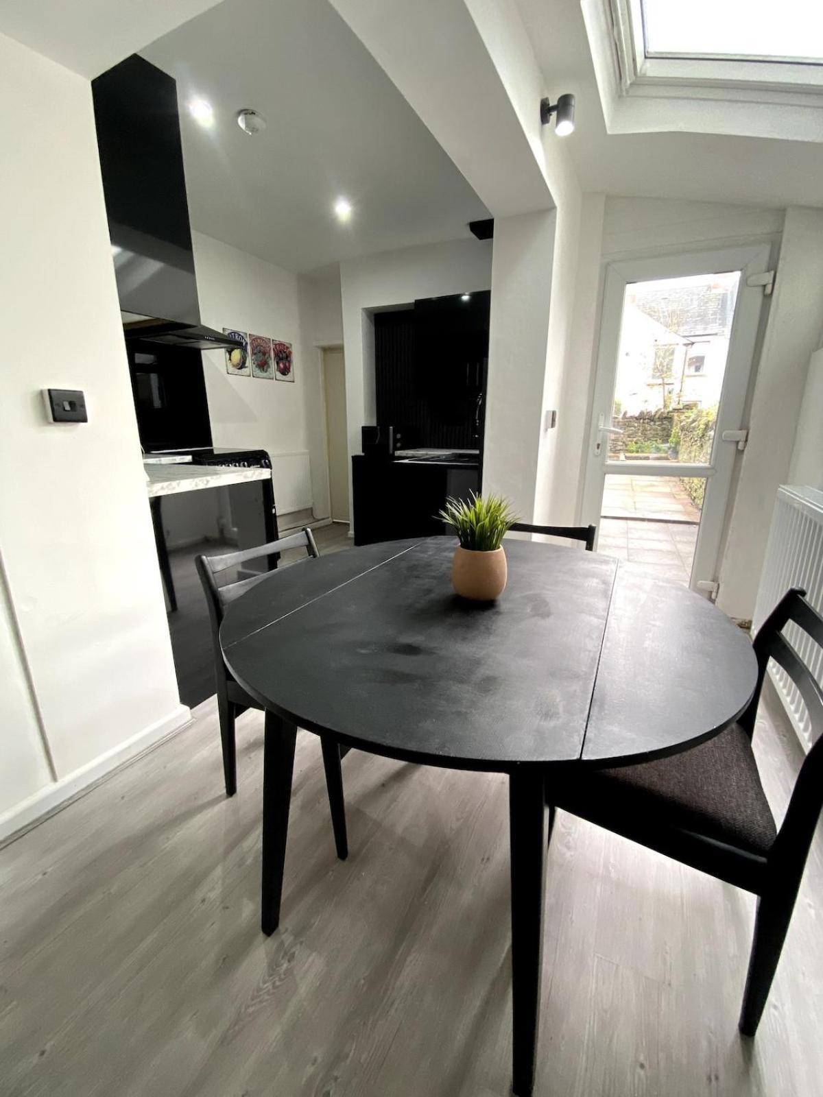 Holiday home Sleeps 8 Cardiff