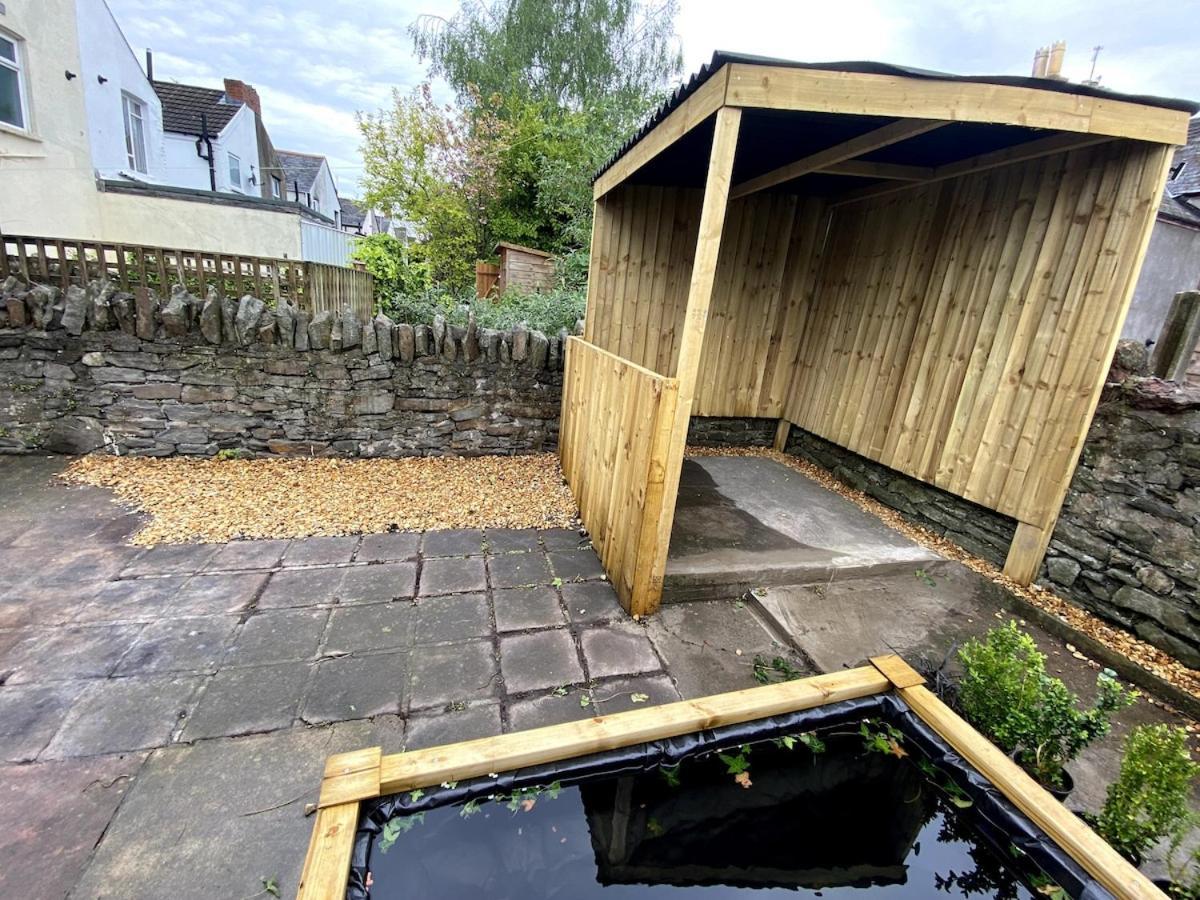 Sleeps 8 Cardiff