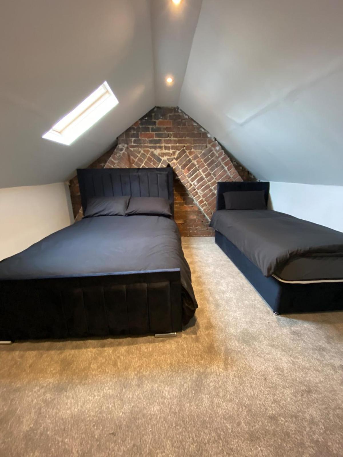 Sleeps 8 Holiday home Cardiff