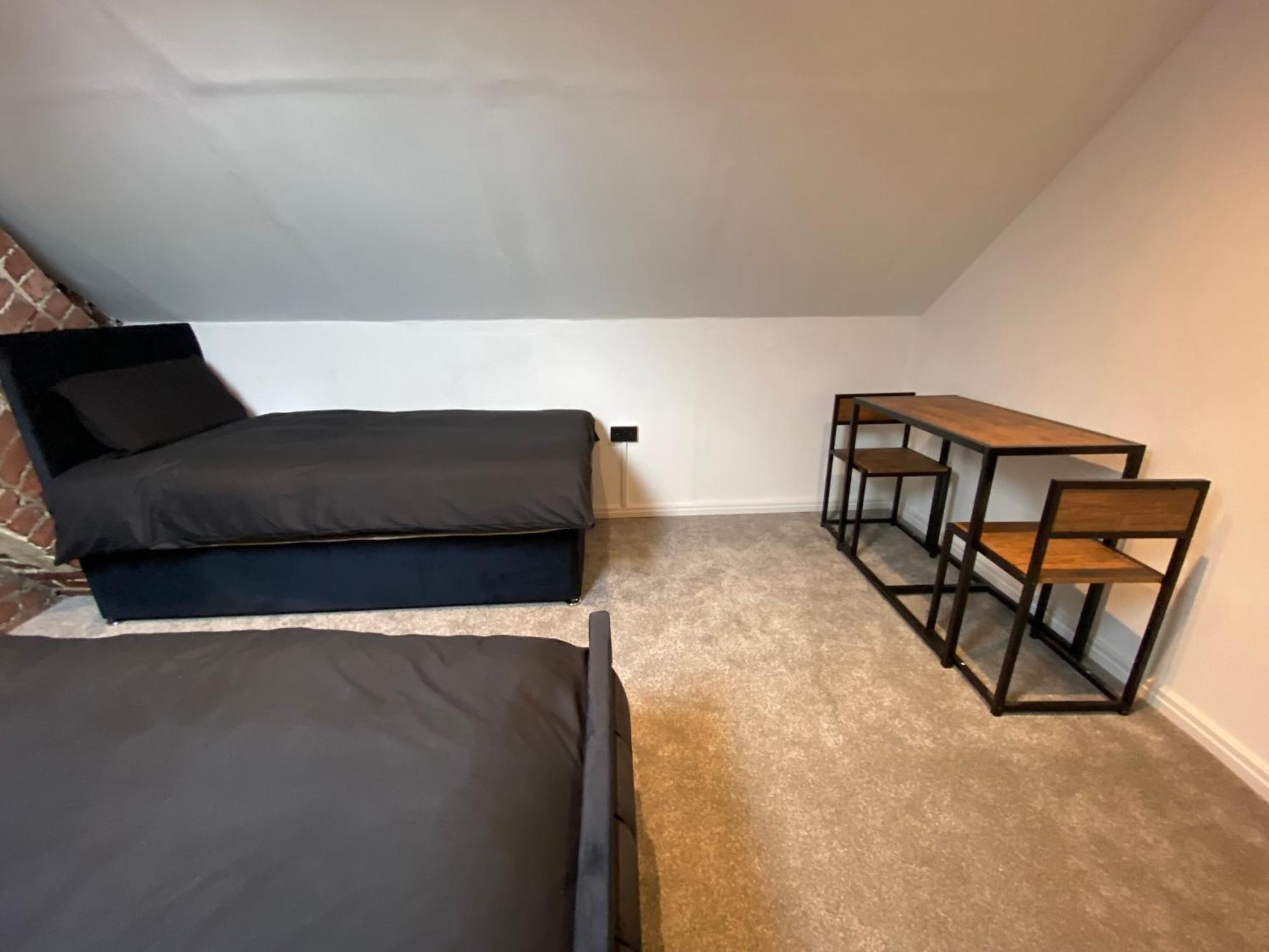 Holiday home Sleeps 8 Cardiff