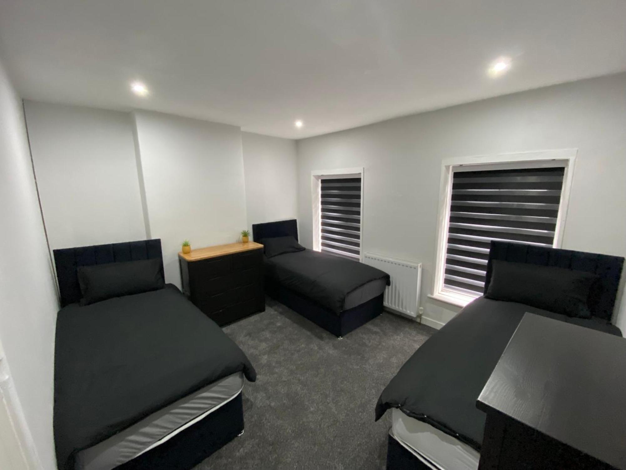 Holiday home Sleeps 8 Cardiff