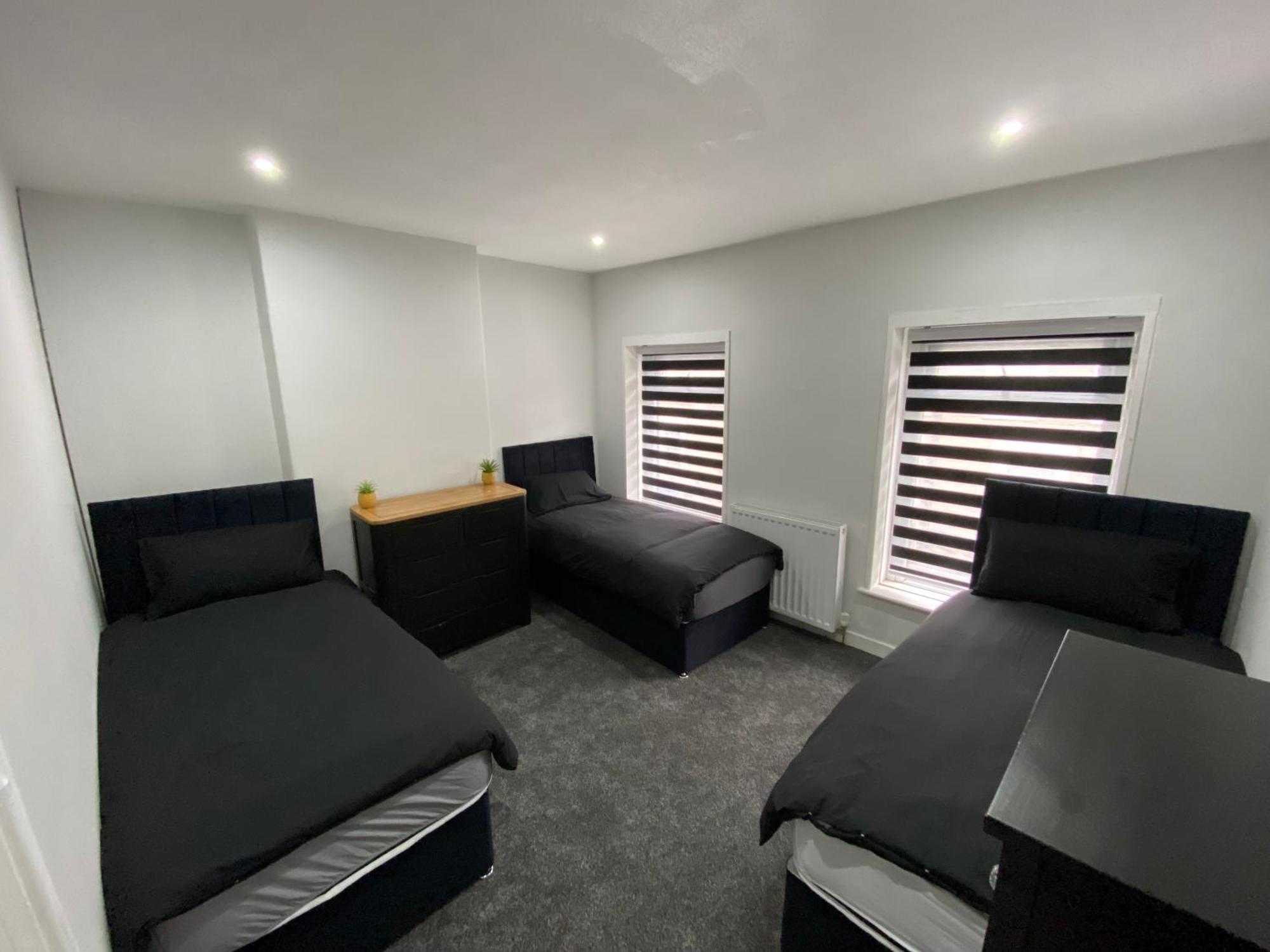Sleeps 8 Cardiff