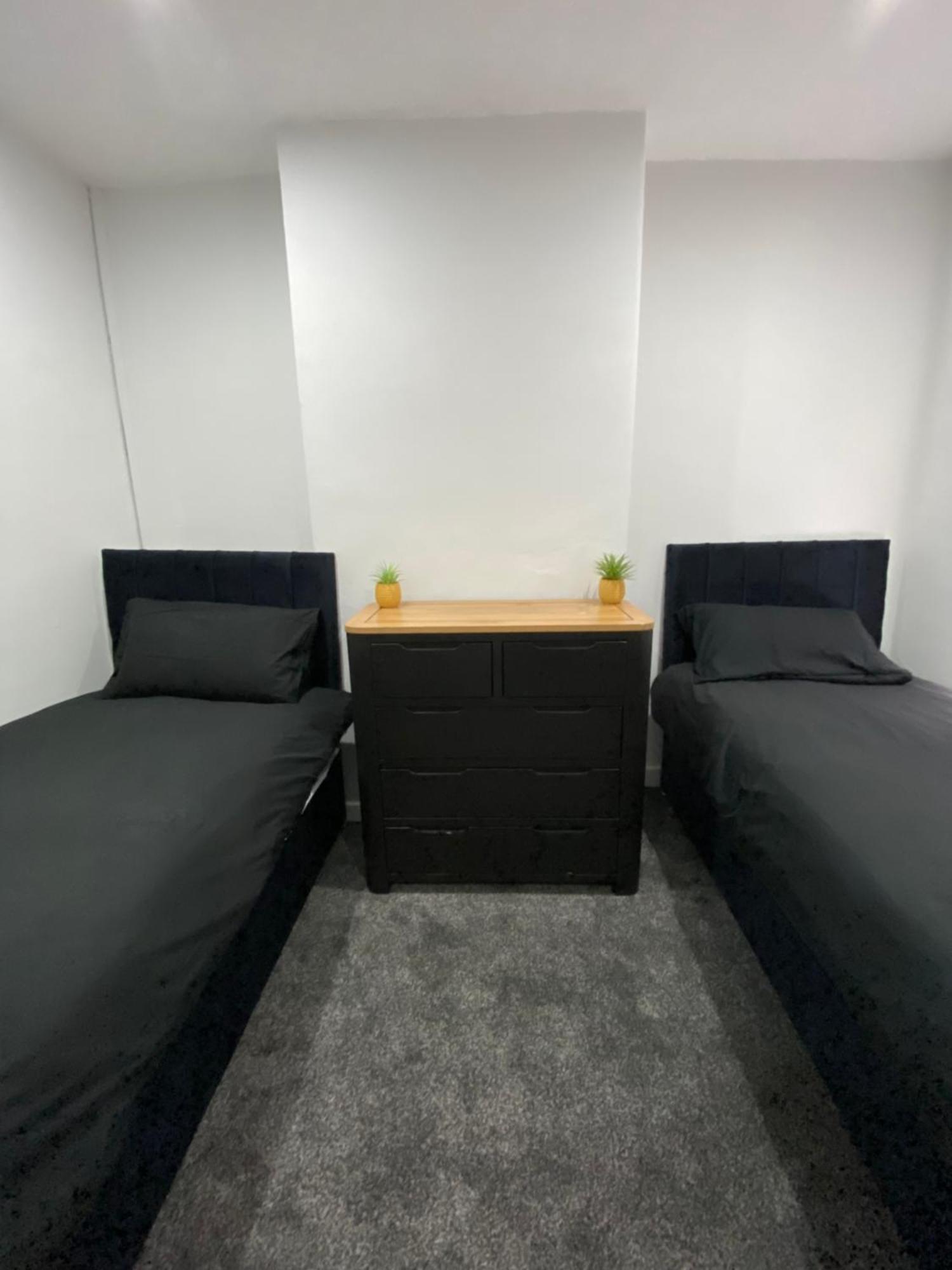 Sleeps 8 Cardiff