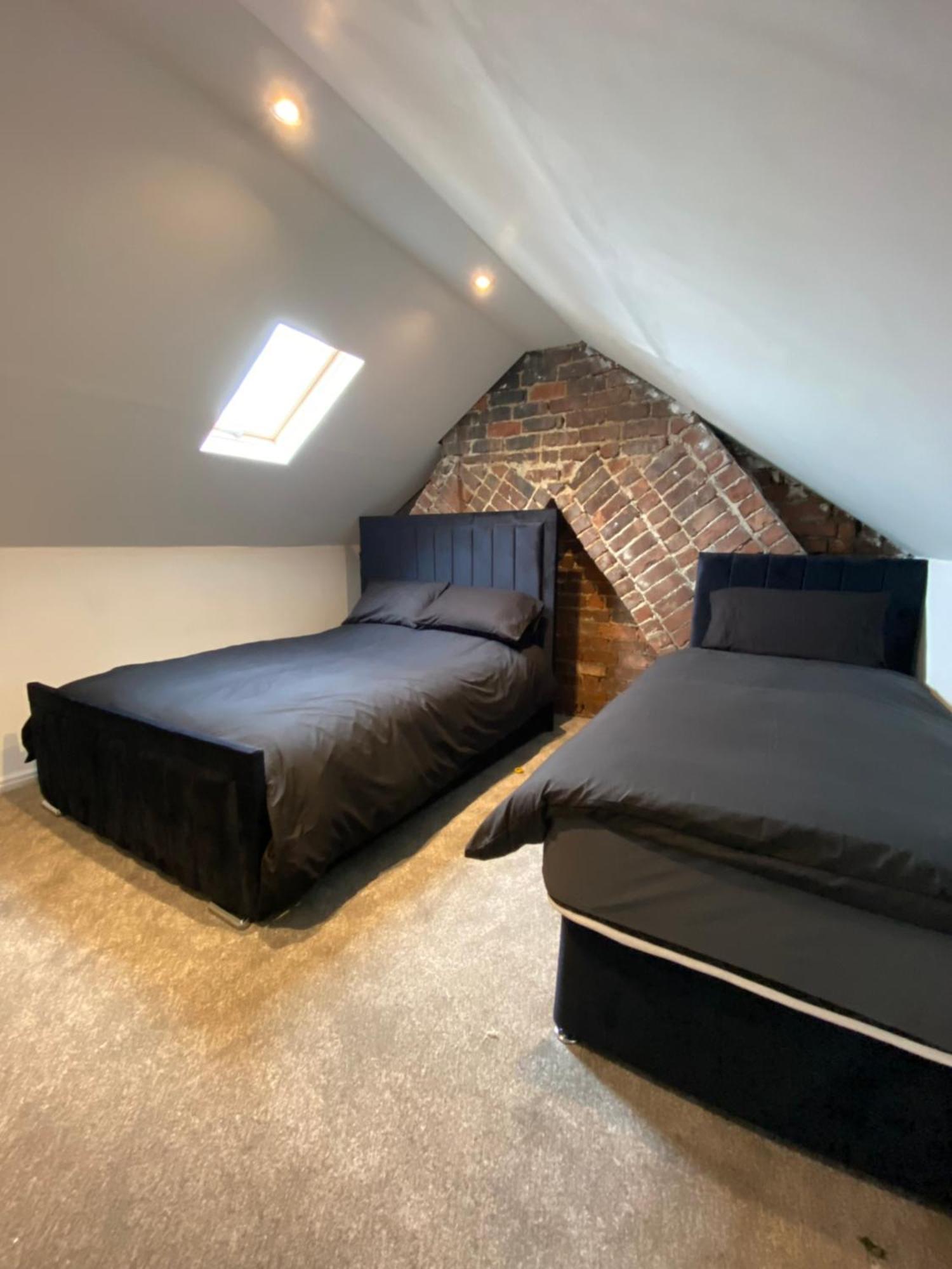 Holiday home Sleeps 8 Cardiff