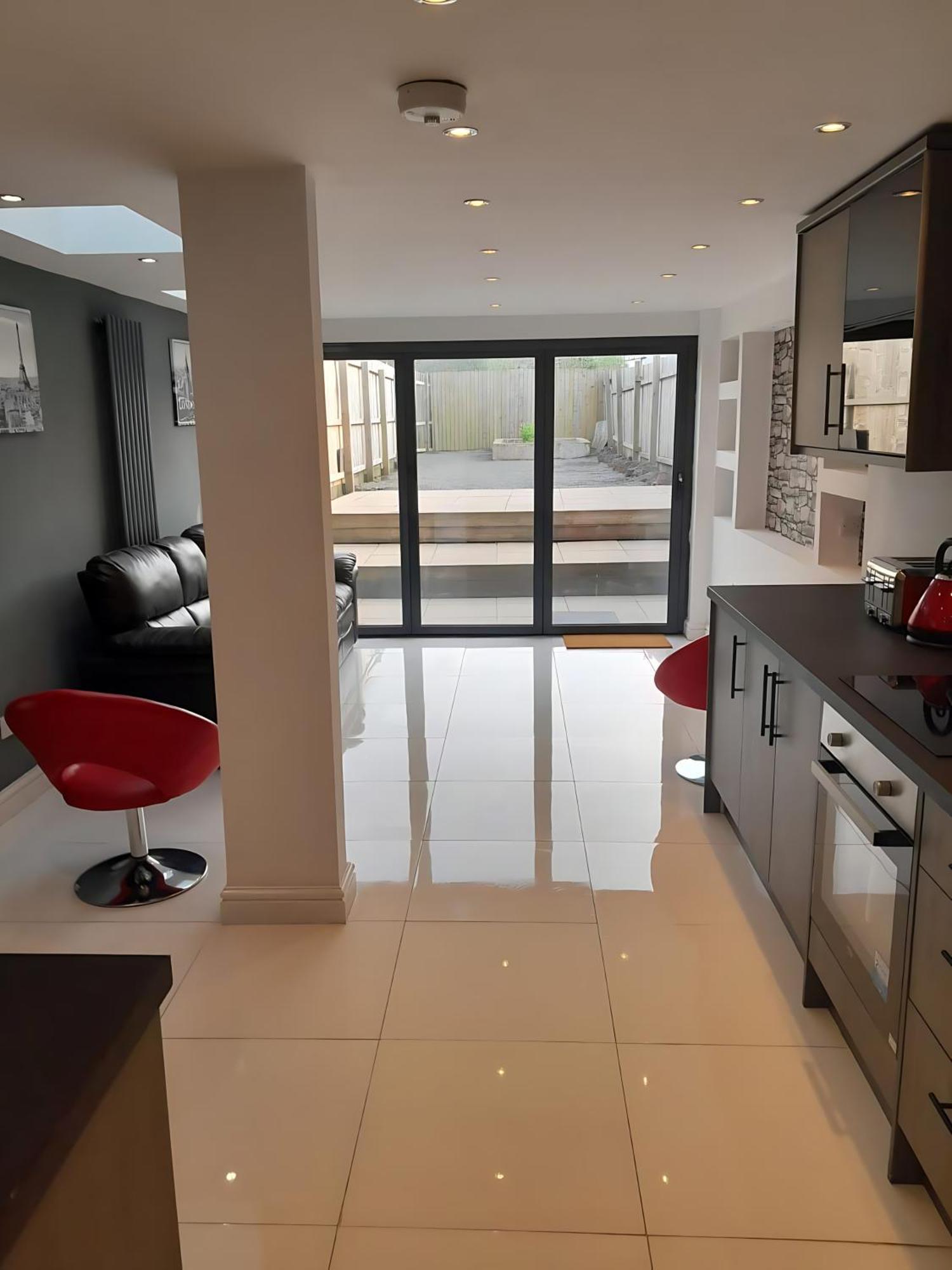 Contemporary And Spacious Holiday home *