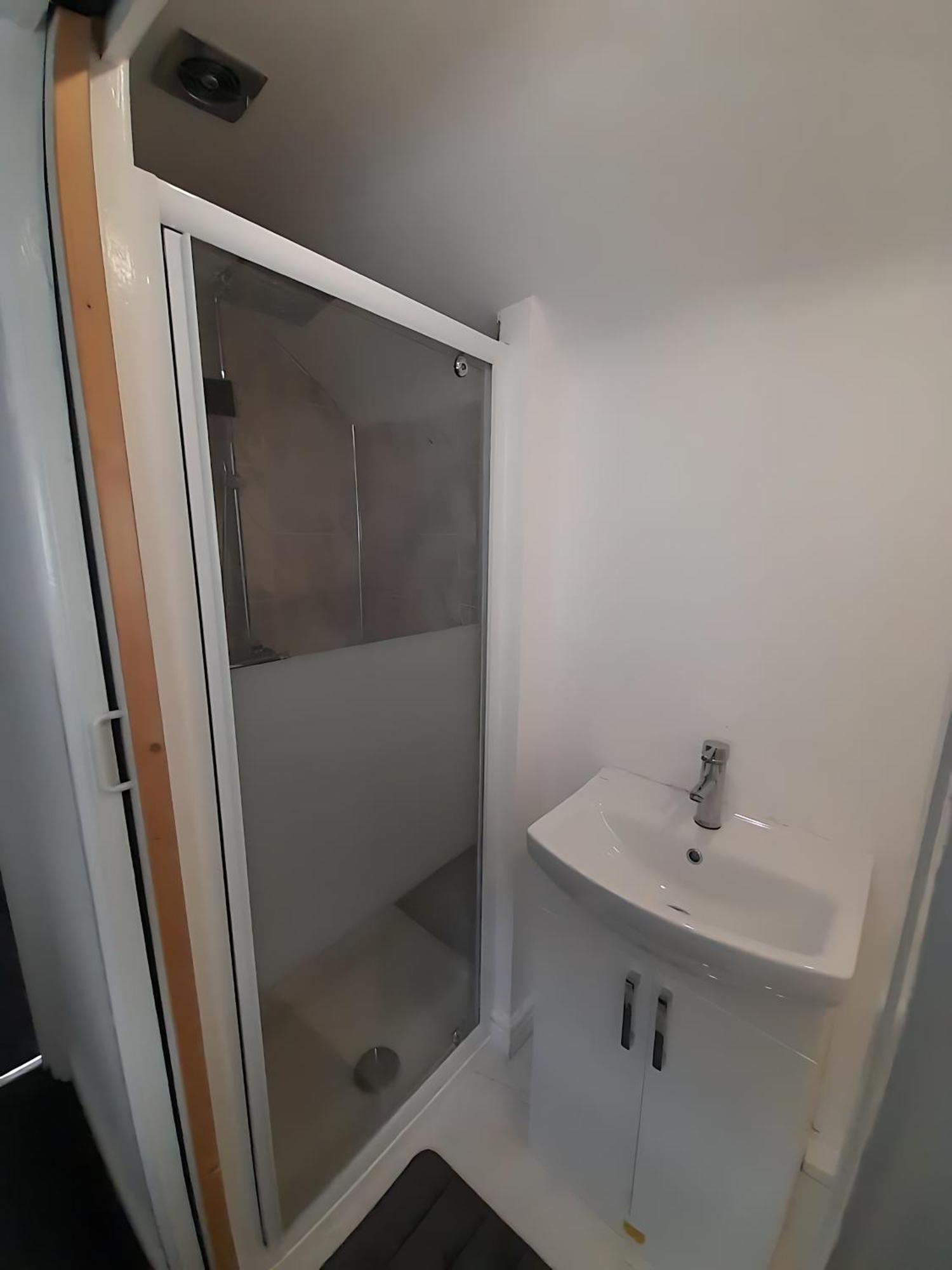 Contemporary And Spacious Holiday home Cardiff