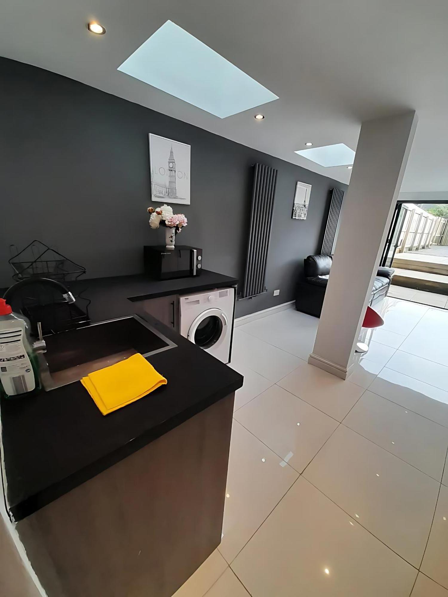 Contemporary And Spacious Cardiff
