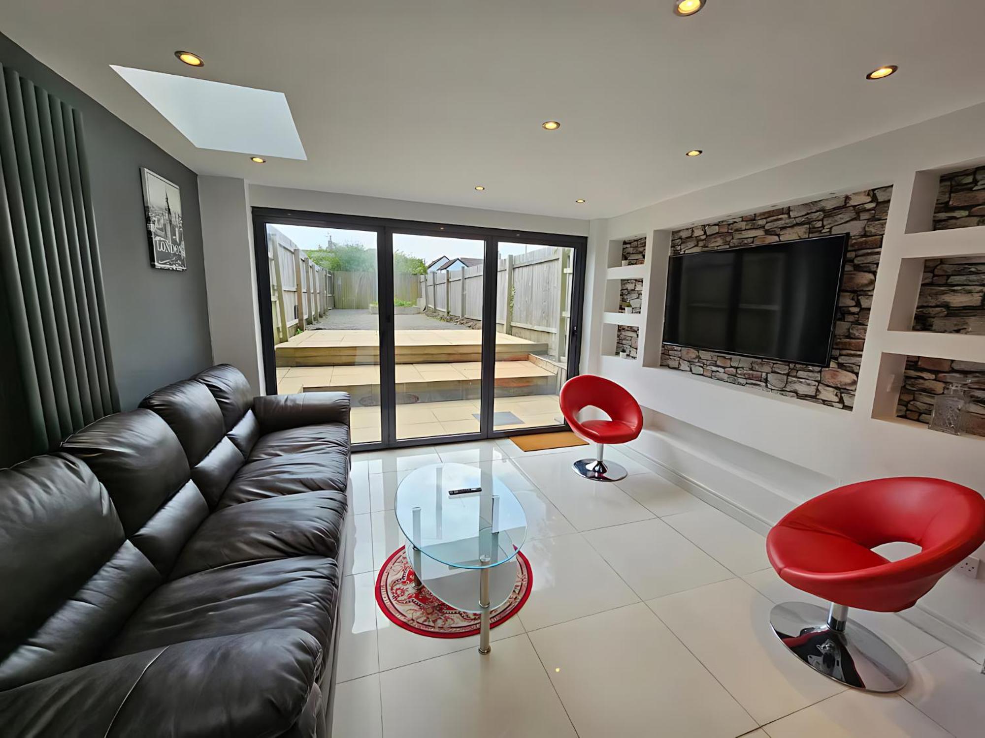 Contemporary And Spacious Holiday home *