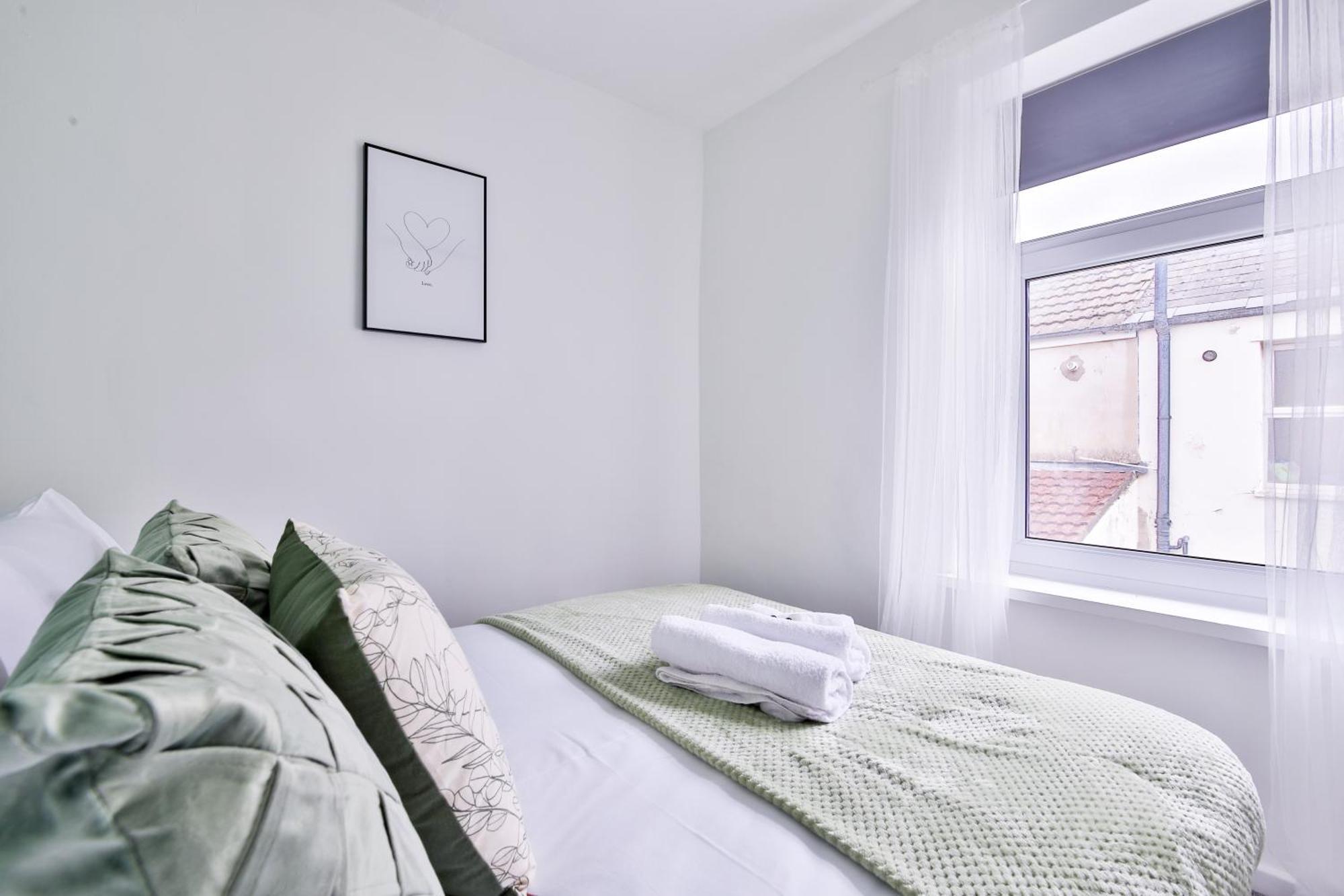 Urban 2-Bed House - 6 Mins Away From City Centre! Apartment *