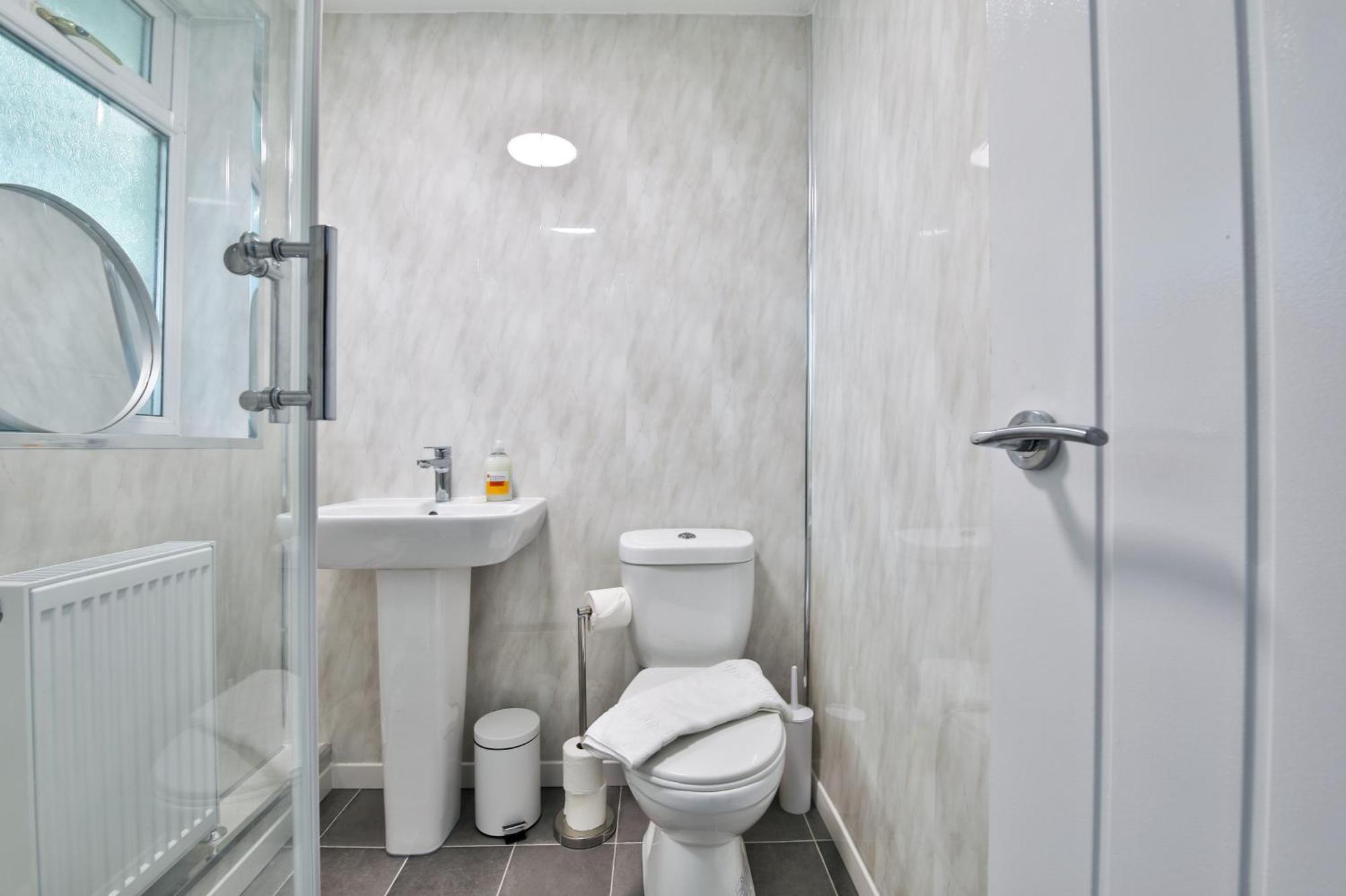 Urban 2-Bed House - 6 Mins Away From City Centre!