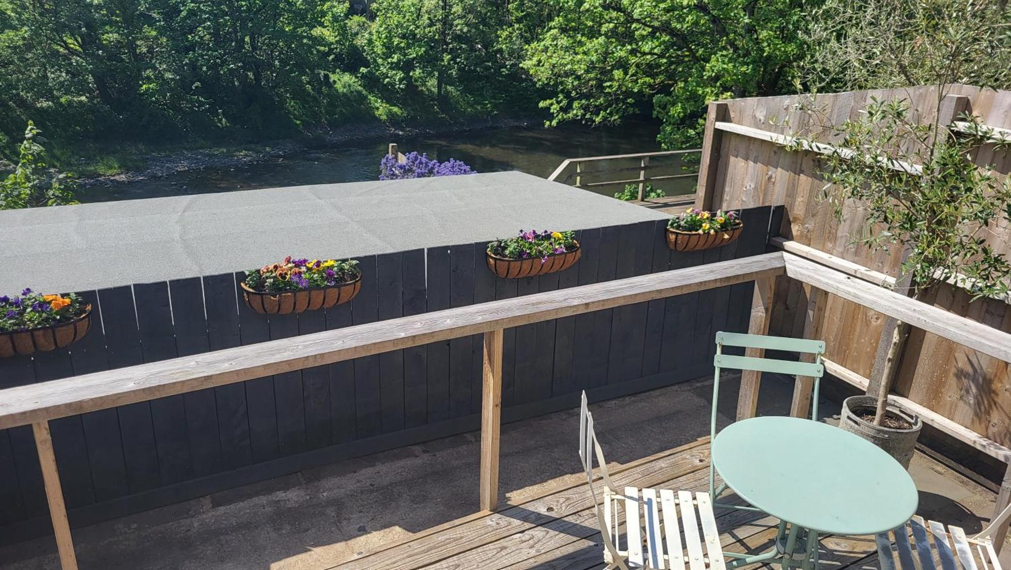 Ty Taf 2 Bed With Deck & Easy Transport Links Cardiff