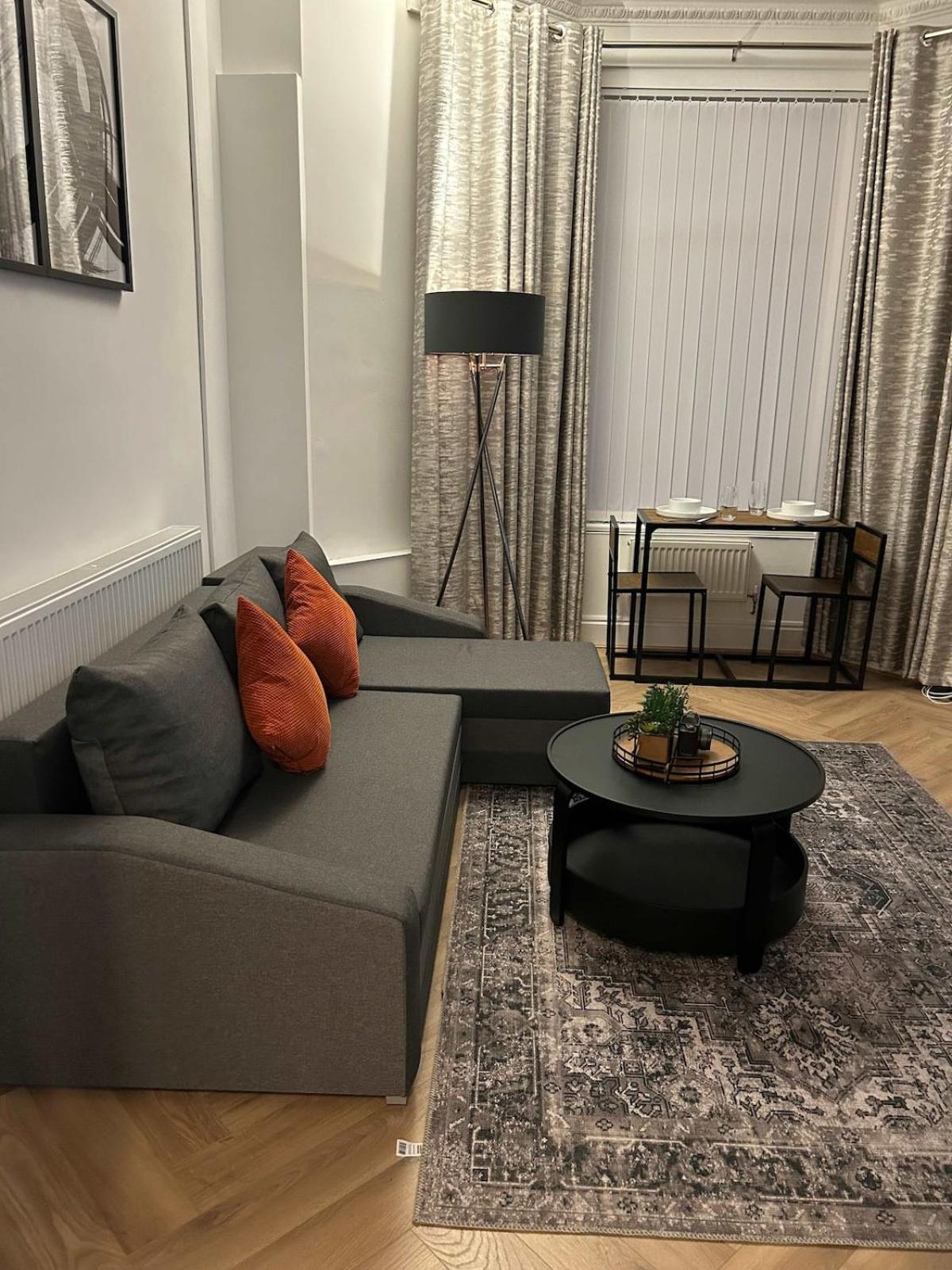Apartment Stylish Flat Near Centre