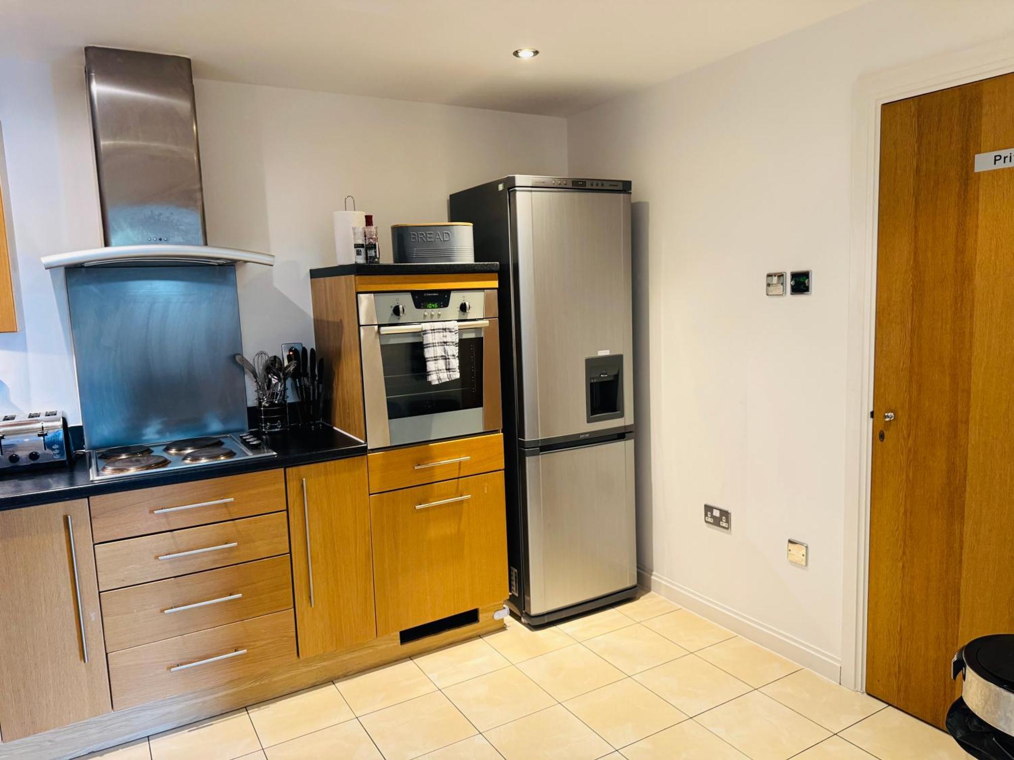 Apartment Spacious 2 Bed Perfect For Centre & Bay, Pool, Gym Cardiff