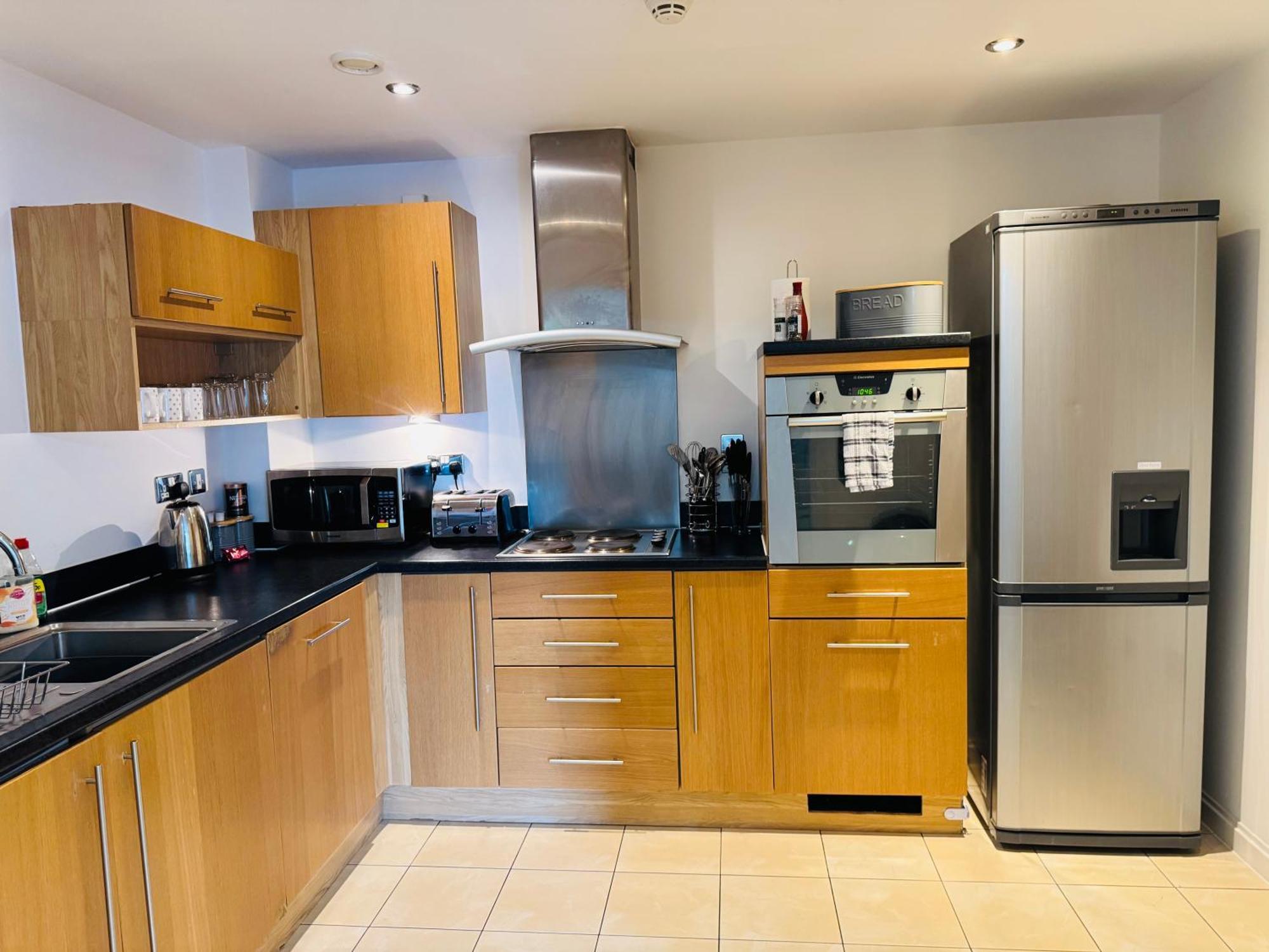 Spacious 2 Bed Perfect For Centre & Bay, Pool, Gym Apartment