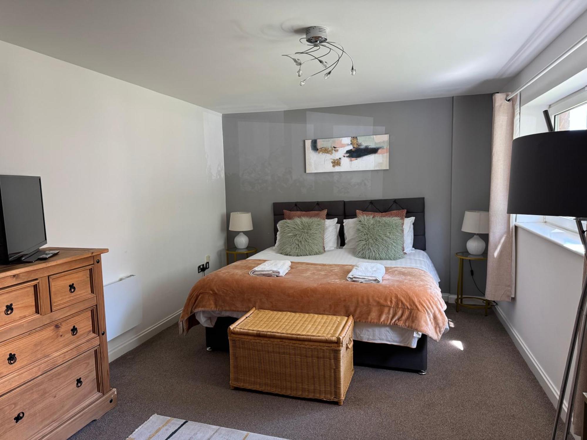 Spacious 2 Bed Perfect For Centre & Bay, Pool, Gym Cardiff