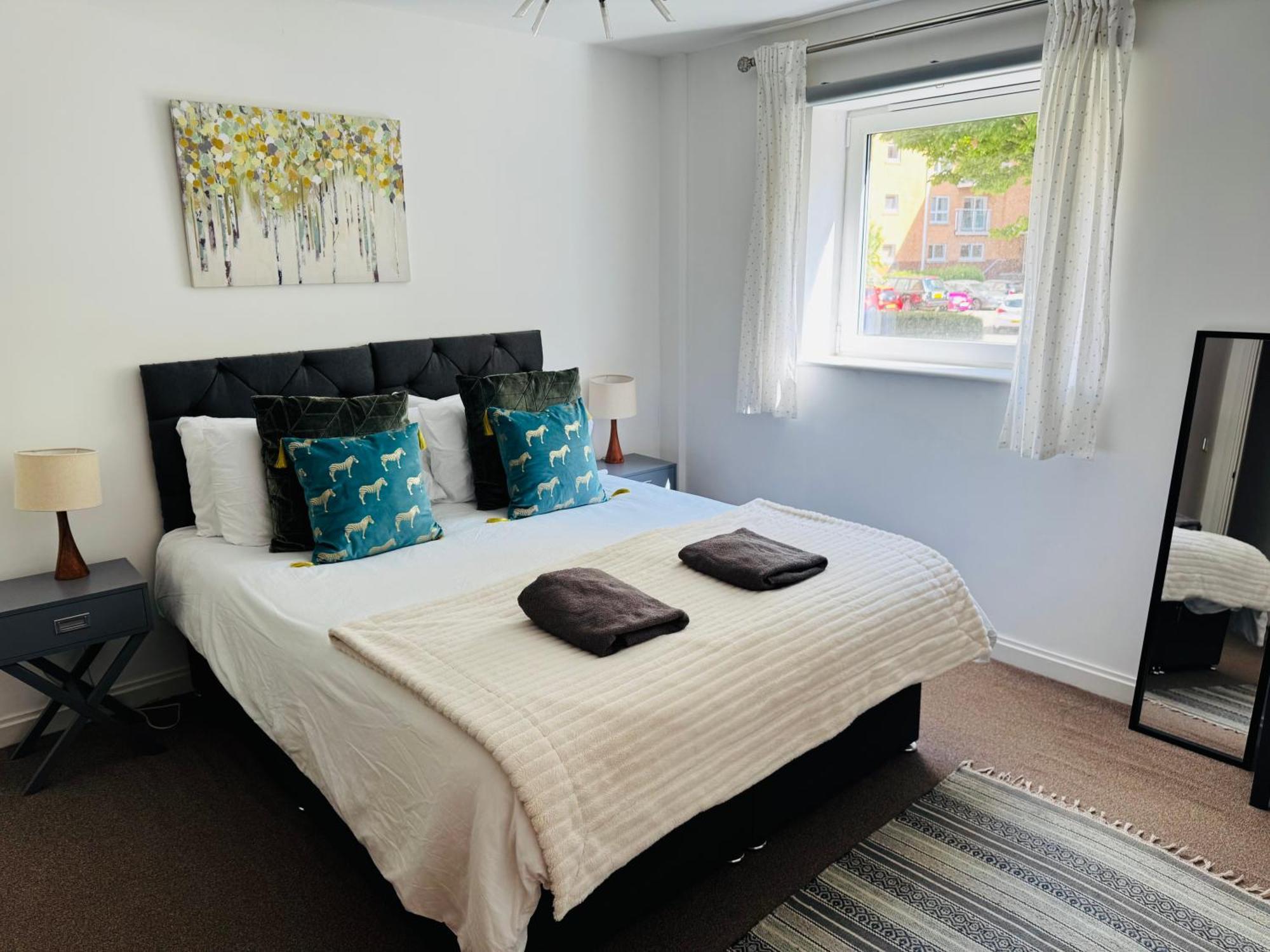 Spacious 2 Bed Perfect For Centre & Bay, Pool, Gym * Cardiff