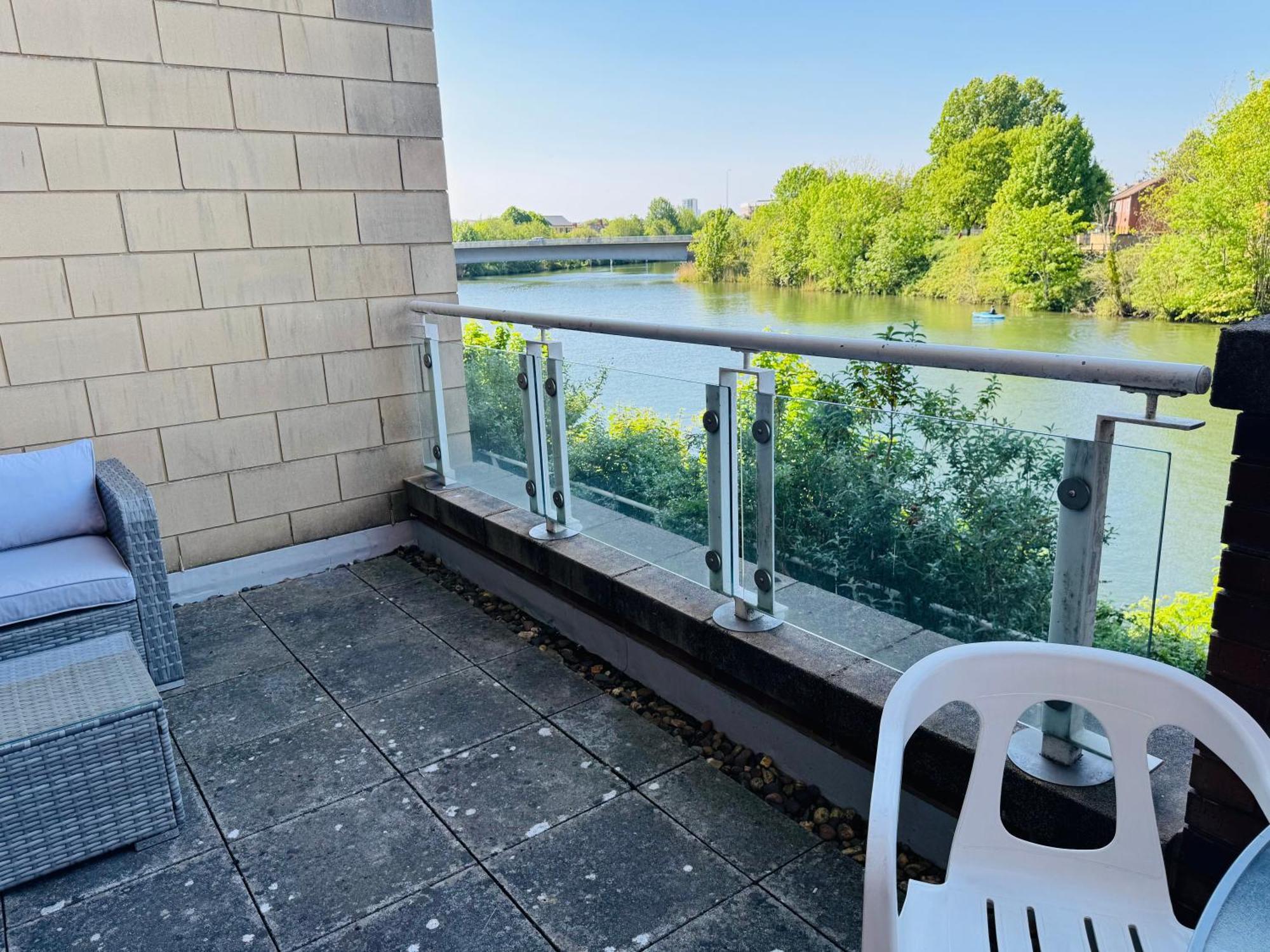 Spacious 2 Bed Perfect For Centre & Bay, Pool, Gym